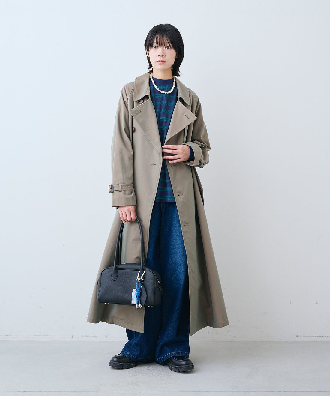 THREE FIFTY STANDARD|レトロなボーダーTシャツ　と11.5oz デニムのペインター パンツとレザーのワイド ボストンバッグ〈ブラック〉のコーディネート