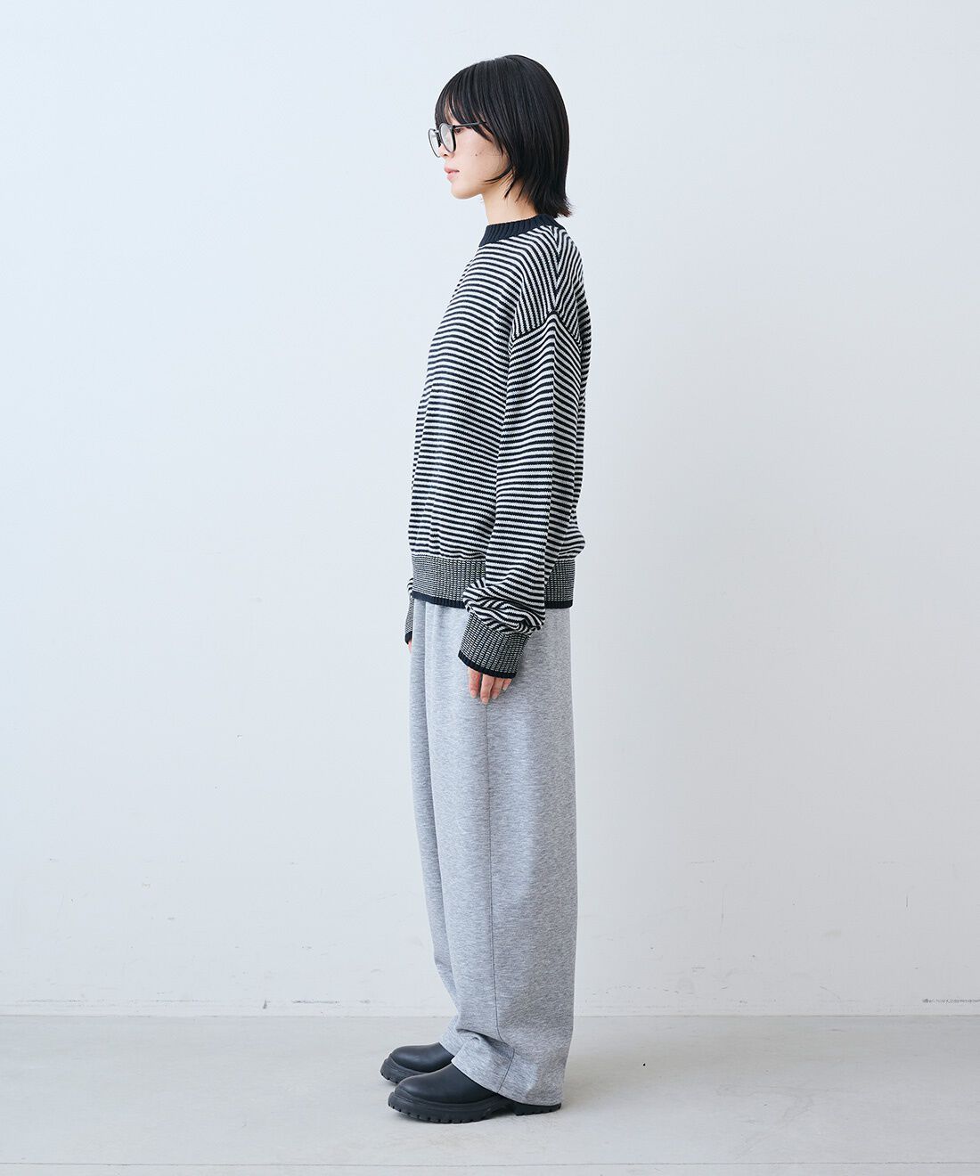 THREE FIFTY STANDARD|日本製ミジン ボーダー ニット〈ブラック×グレー〉と裏起毛のあったかカットソー カーブパンツのコーディネート