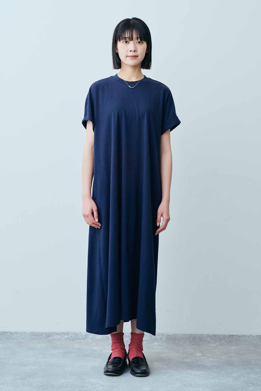 THREE FIFTY STANDARD|接触冷感素材 カットソーワンピース〈ネイビー〉のコーディネート|モデル身長：163cm 着用サイズ：M