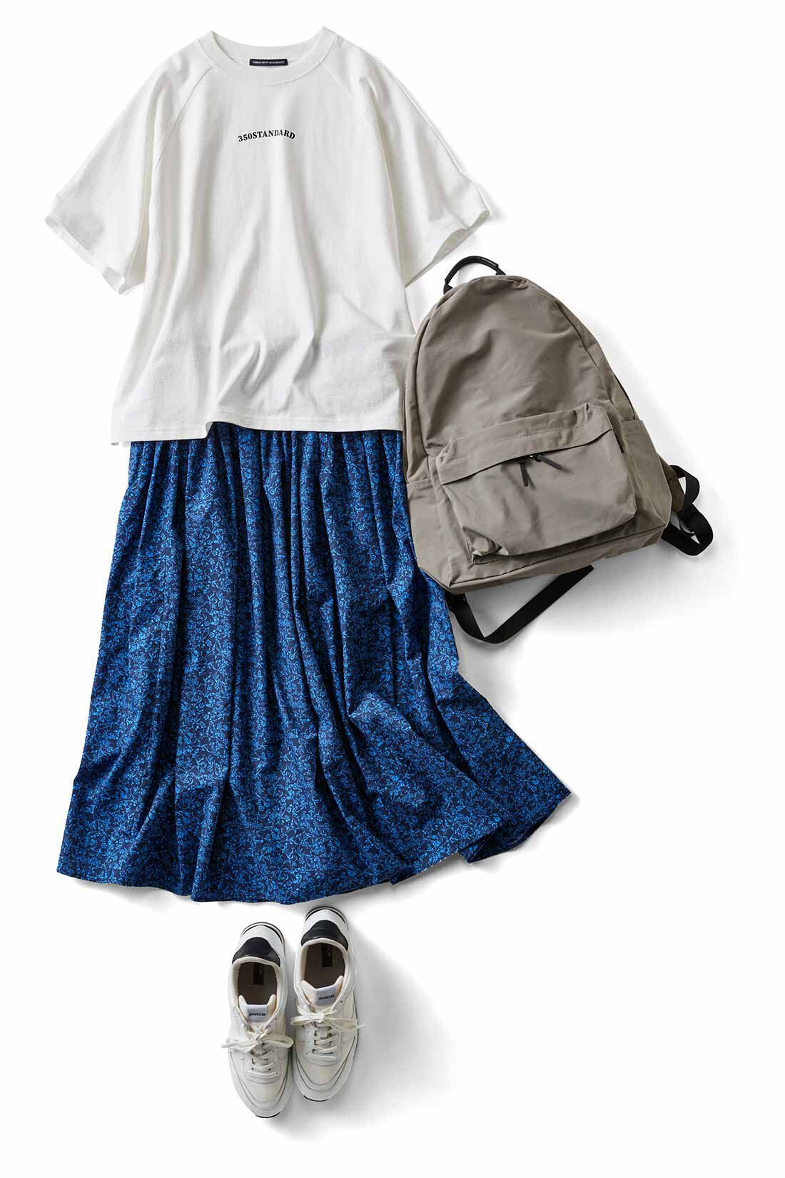 THREE FIFTY STANDARD|THREE FIFTY STANDARD シックな花柄のギャザースカート〈ネイビー〉|主役服としても優秀。Tシャツとシンプルに合わせるだけでサマになります。