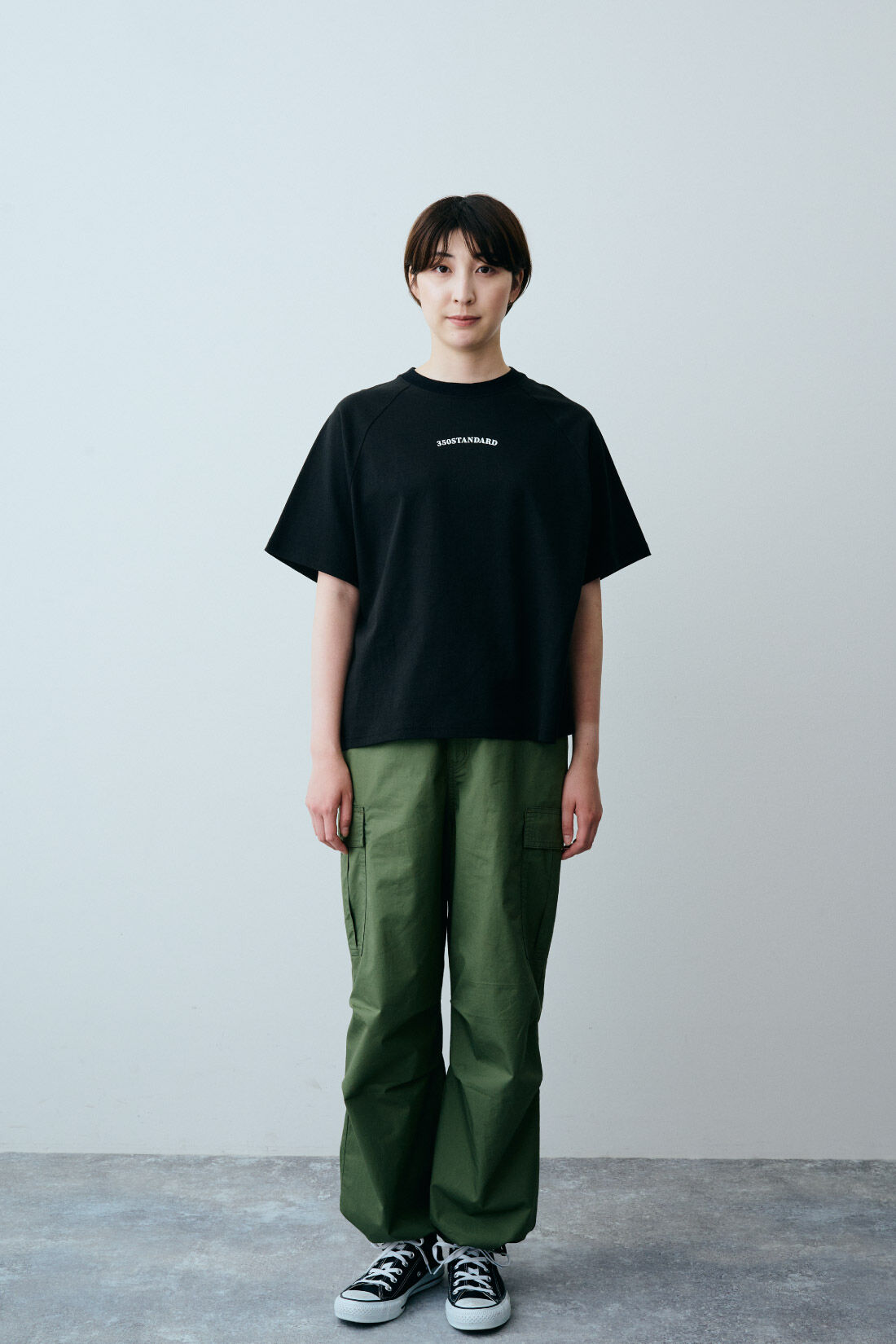 THREE FIFTY STANDARD|THREE FIFTY STANDARD ほどよいシルエットのカーゴパンツ〈ミリタリーグリーン〉
