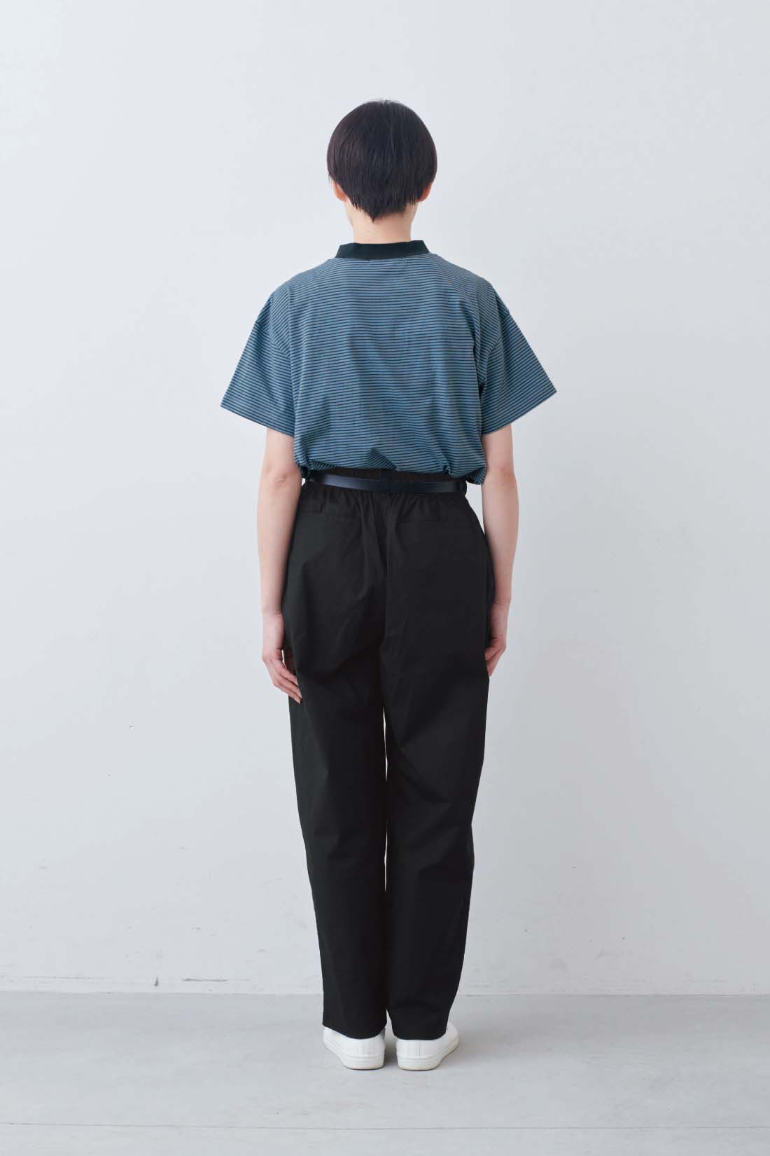 THREE FIFTY STANDARD|THREE FIFTY STANDARD　ラフなシルエットのテーパードパンツ〈ブラック〉|モデル身長：163cm　着用サイズ：M