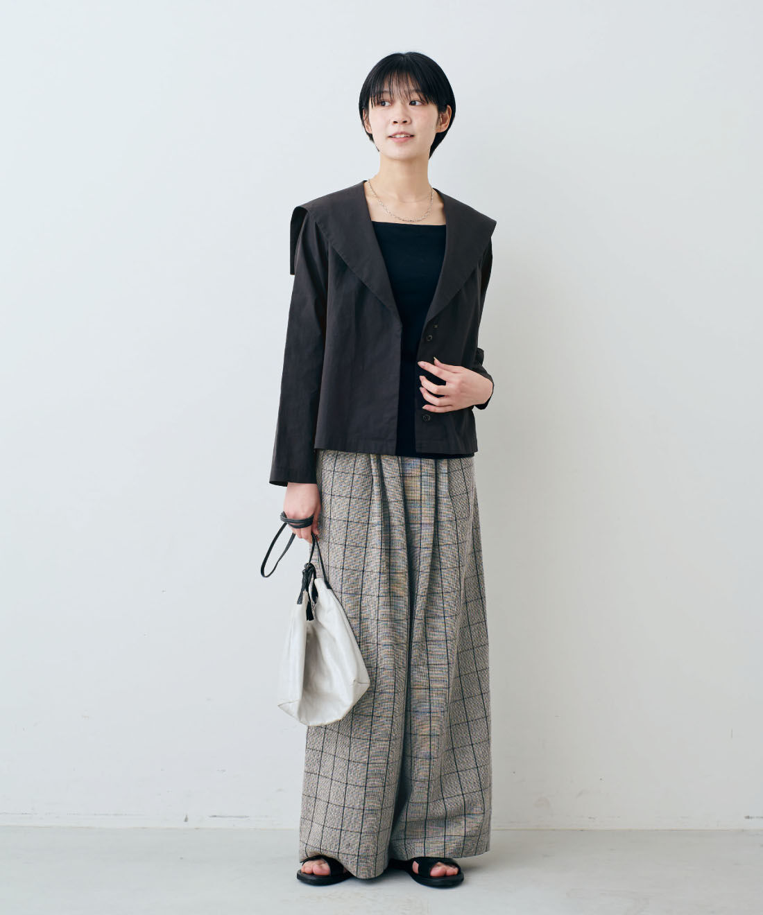 THREE FIFTY STANDARD［スリーフィフティースタンダード］|THREE FIFTY STANDARD　小谷 実由さんと作った 国産生地のセーラーシャツカーデジャケット〈ブラック〉|モデル身長：163cm　着用サイズ：M