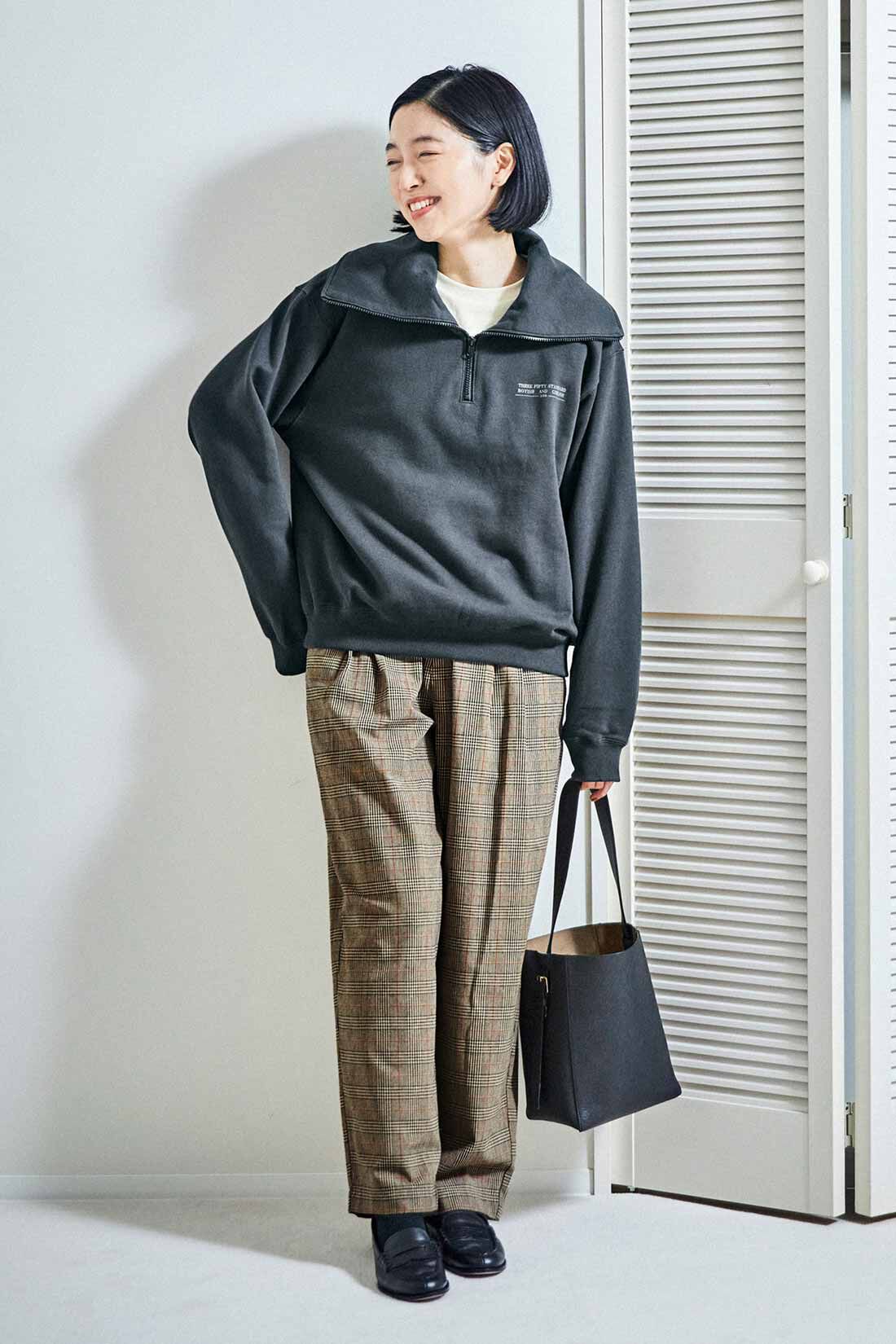 THREE FIFTY STANDARD|セーラー風のハーフジップスウェット〈チャコールグレー〉のコーディネート