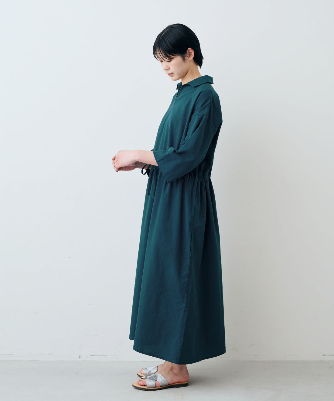 THREE FIFTY STANDARD|THREE FIFTY STANDARD　金子敦子さんと作った国産麻混生地のスキッパーワンピース〈ブルーグリーン〉|モデル身長：163cm　着用サイズ：M