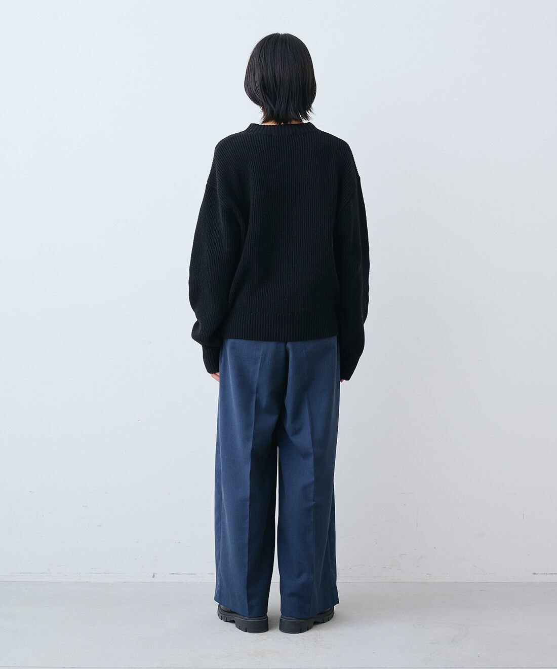 THREE FIFTY STANDARD|タック スラックス パンツ〈チャコールグレー〉のコーディネート