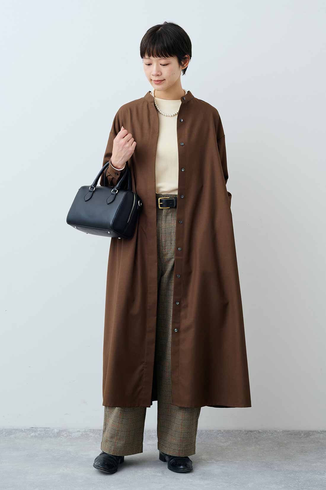 THREE FIFTY STANDARD|フライス編みのストレッチラグランスリーブTシャツの会とオレンジラインのチェックパンツのコーディネート|モデル身長：163cm 着用サイズ：M