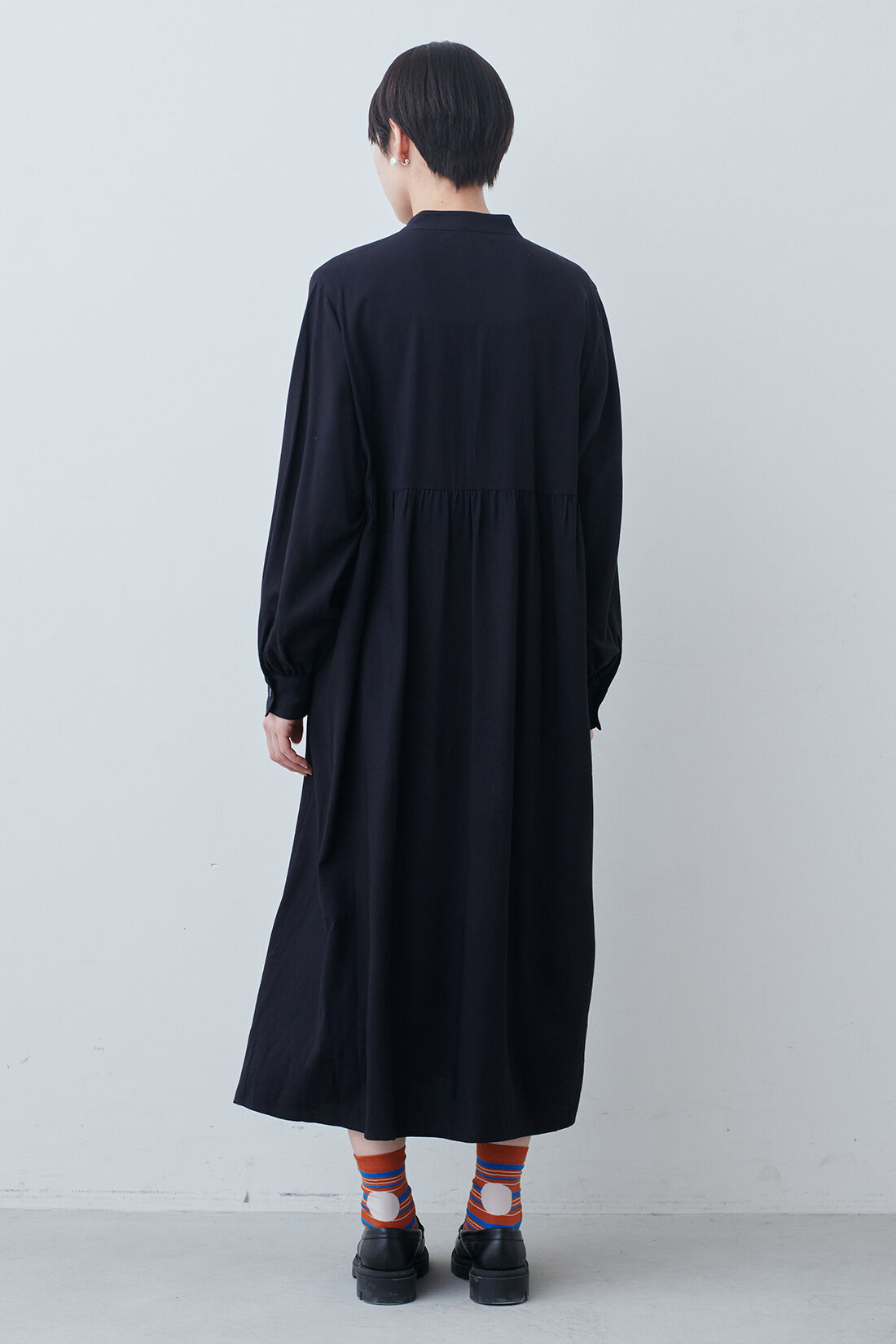 THREE FIFTY STANDARD|THREE FIFTY STANDARD　ピンタックのワンピース〈ブラック〉|モデル身長：163cm　着用サイズ：M
