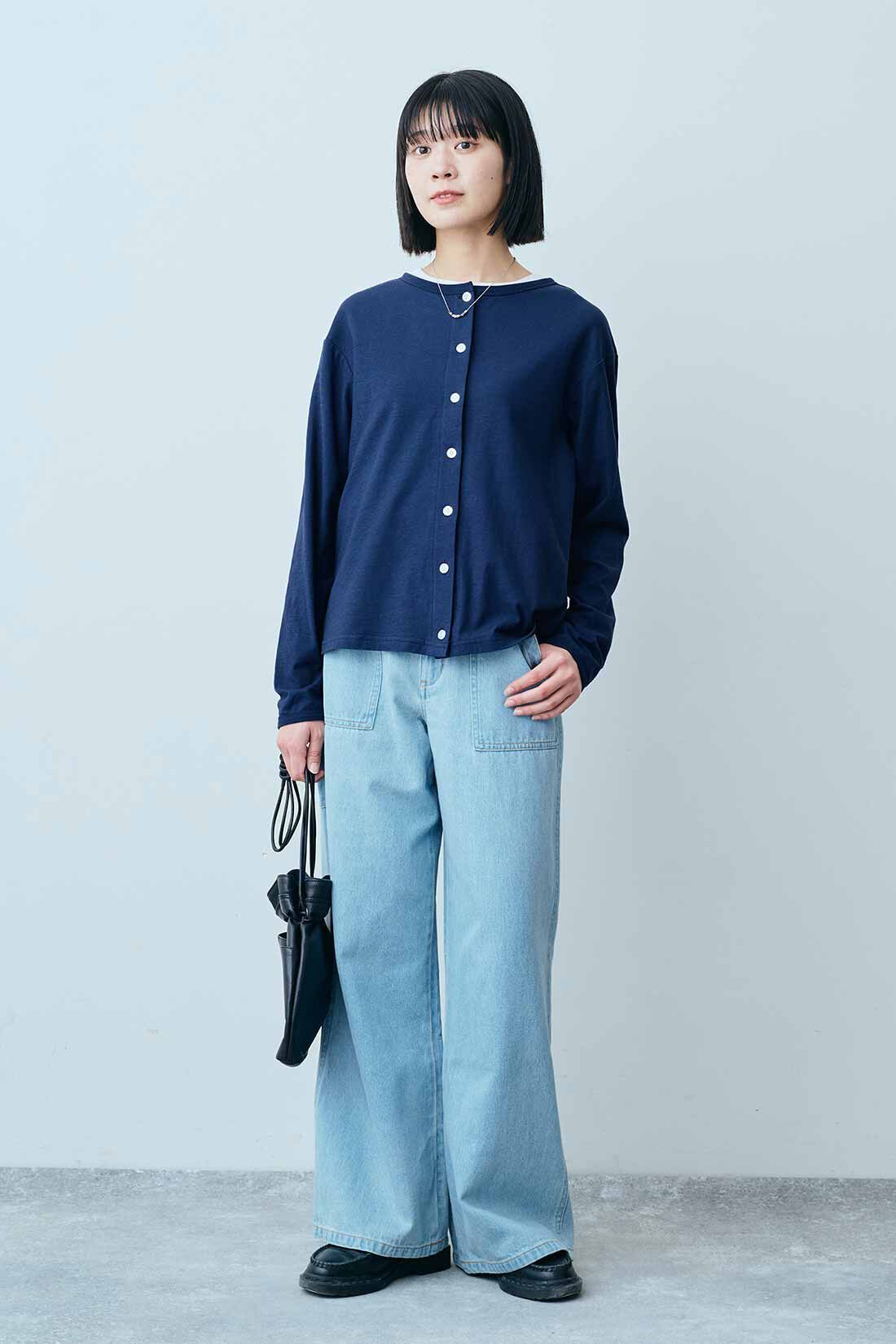 THREE FIFTY STANDARD|THREE FIFTY STANDARD コットン素材のクルーネックカーディガン〈ネイビー〉|モデル身長：163cm　着用サイズ：M