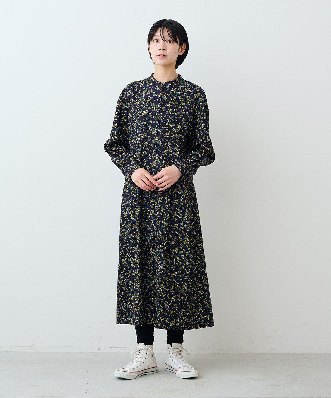 THREE FIFTY STANDARD［スリーフィフティースタンダード］|シックな花柄のシャツワンピースＮＶ　ＴＦＳのコーディネート|モデル身長：163cm 着用サイズ：M