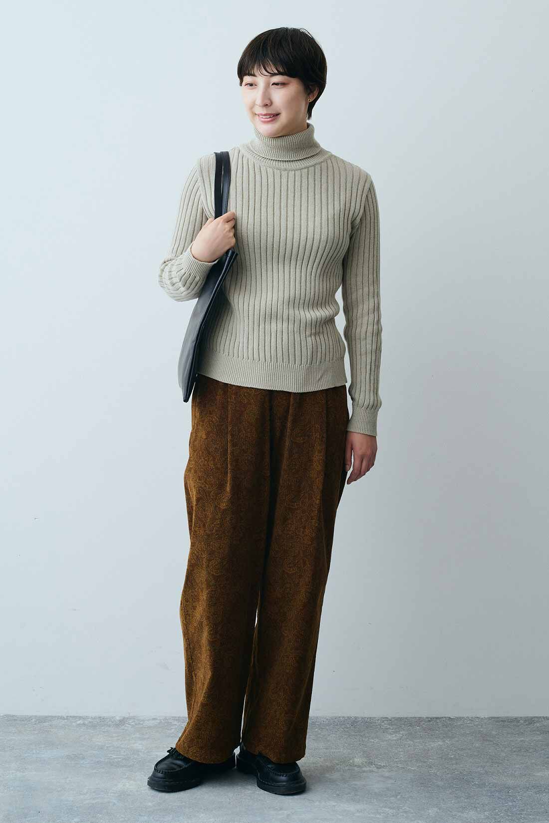 THREE FIFTY STANDARD|ペイズリー柄の細コールパンツＢＲ　ＴＦＳのコーディネート