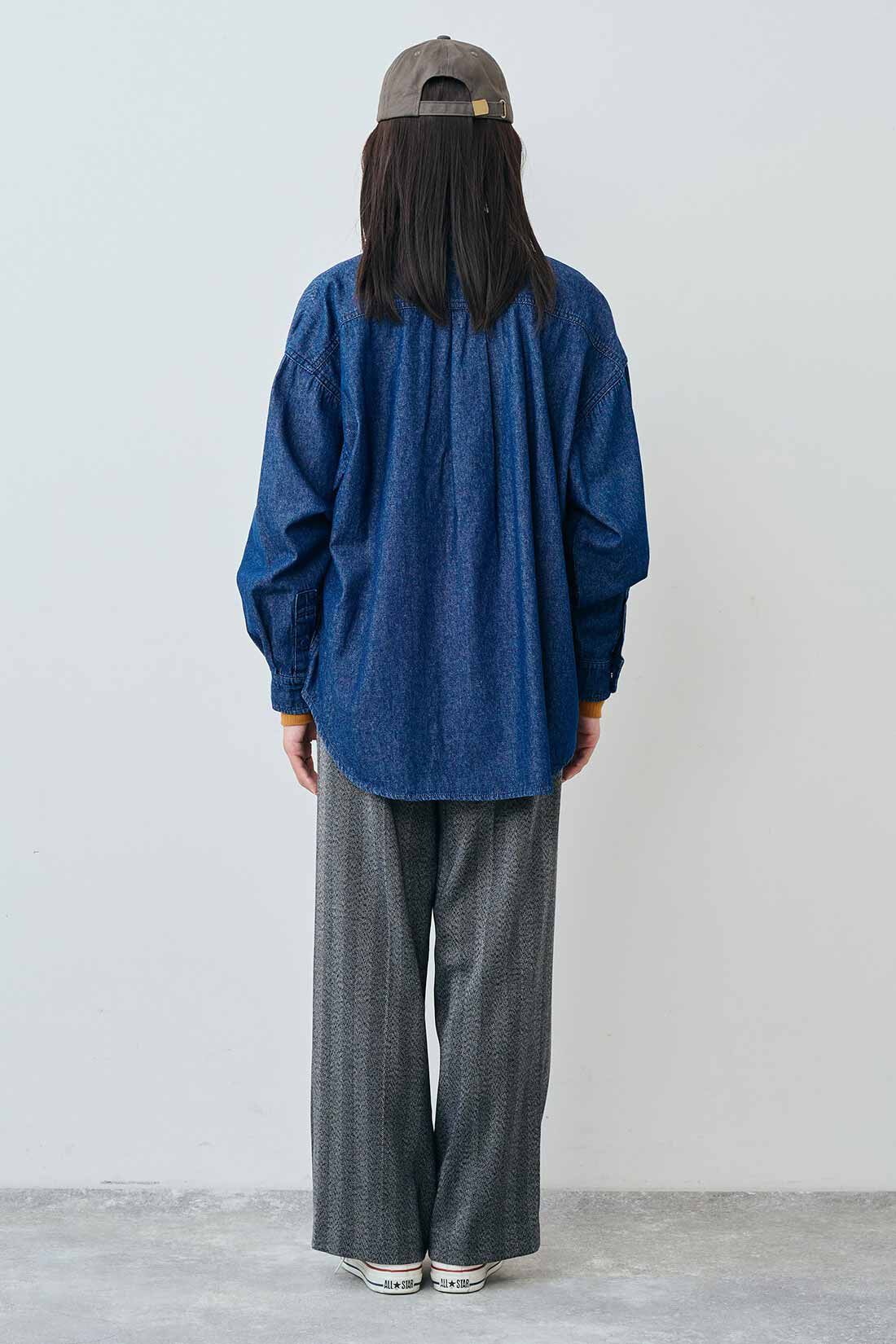 THREE FIFTY STANDARD|THREE FIFTY STANDARD ヘリンボーン素材のワイドパンツ〈チャコールグレー〉|モデル身長：163cm　着用サイズ：M