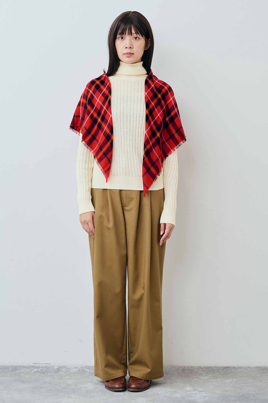 THREE FIFTY STANDARD|THREE FIFTY STANDARD カジュアルすぎないチノパンツ〈キャメル〉|モデル身長：163cm　着用サイズ：M