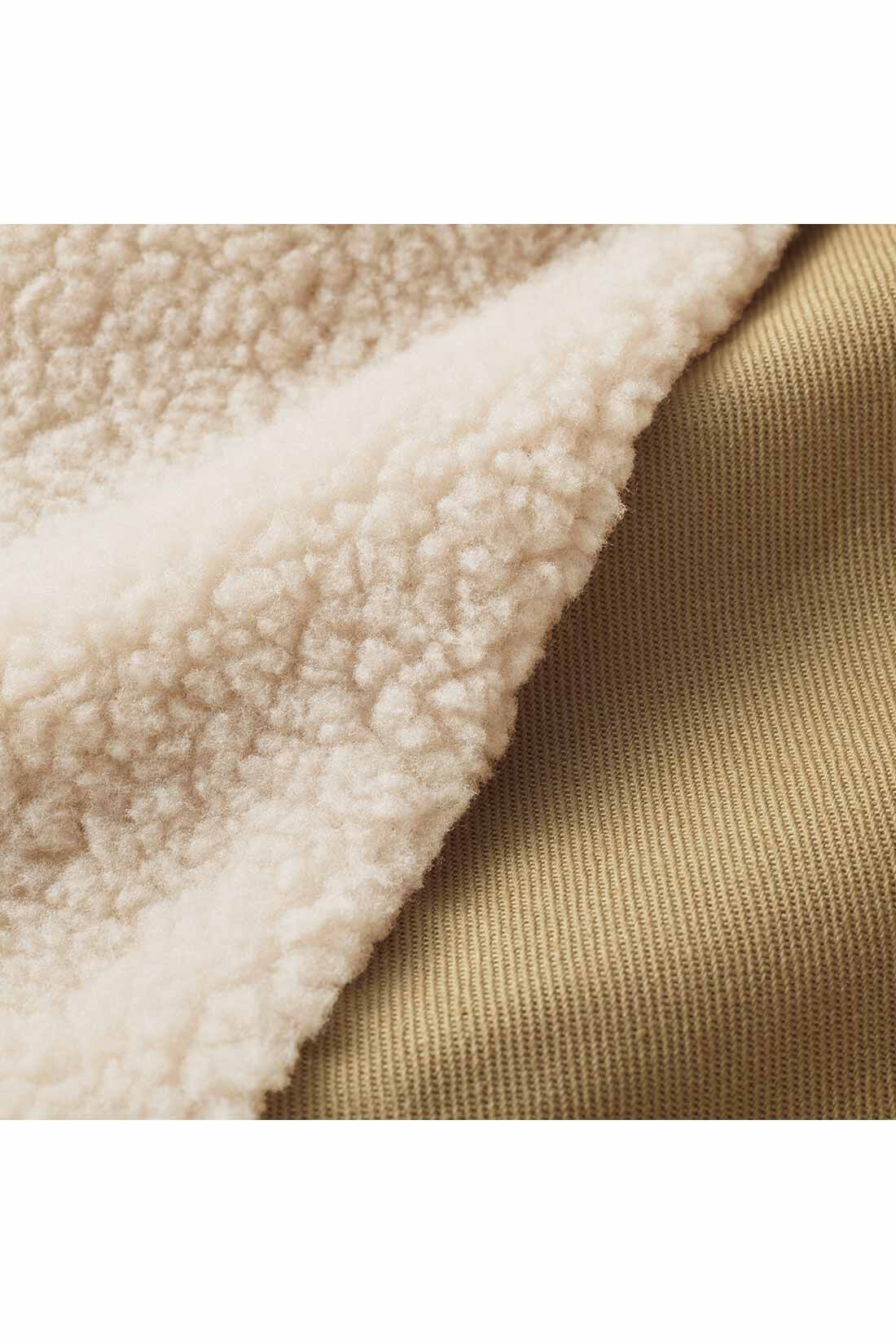 THREE FIFTY STANDARD［スリーフィフティースタンダード］|THREE FIFTY STANDARD　フロントダブルの裏ボアコート〈カーキ〉|肌ざわりのいい裏ボアがあたたかい空気を抱え込んで、寒い日も快適に過ごせます。
