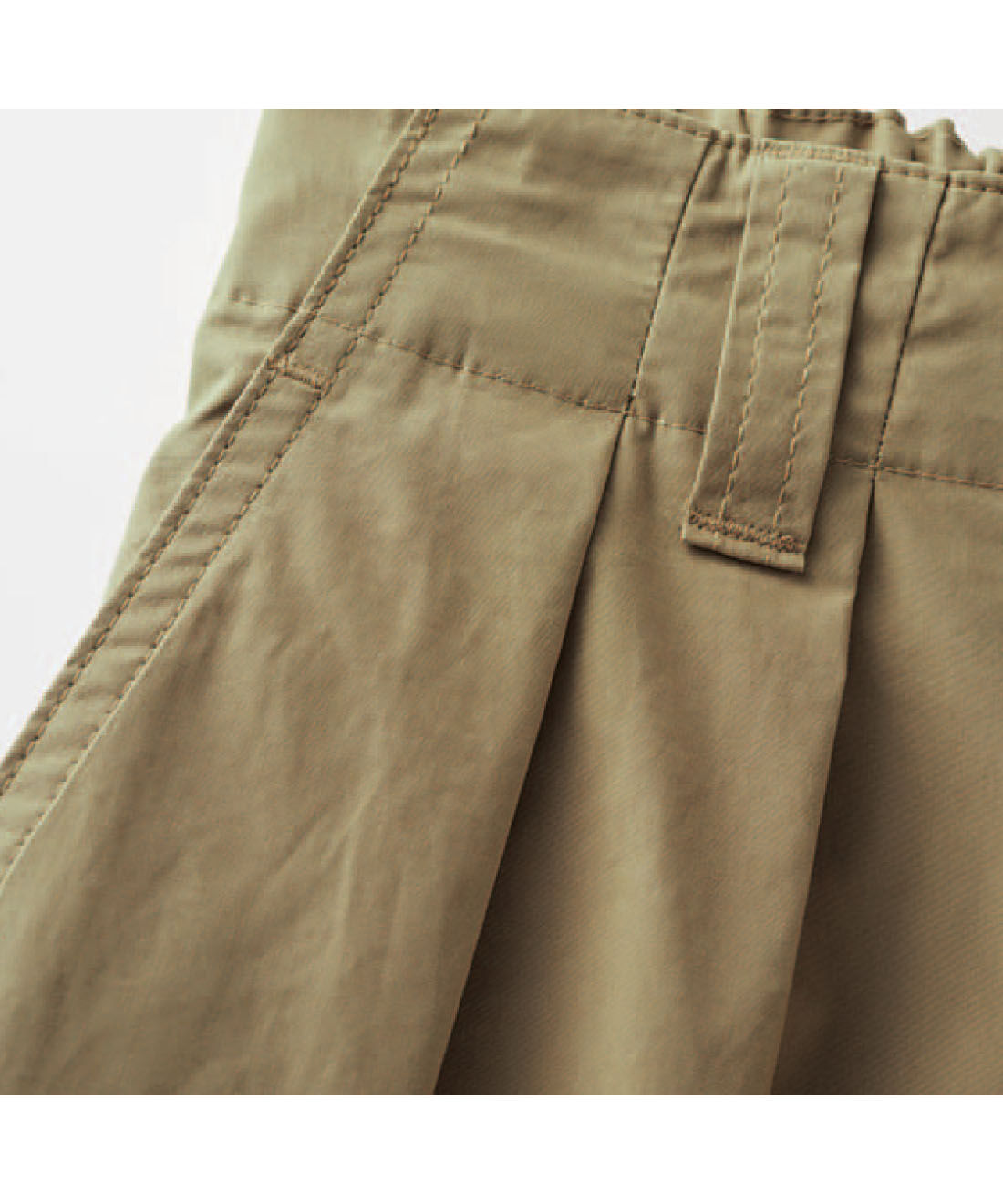 THREE FIFTY STANDARD［スリーフィフティースタンダード］|THREE FIFTY STANDARD　光沢感がきれいな接触冷感素材のワイドパンツ〈カーキベージュ〉|適度な張り感がありながらもやわらかなダンプ生地。夏にうれしい接触冷感機能を付けました。