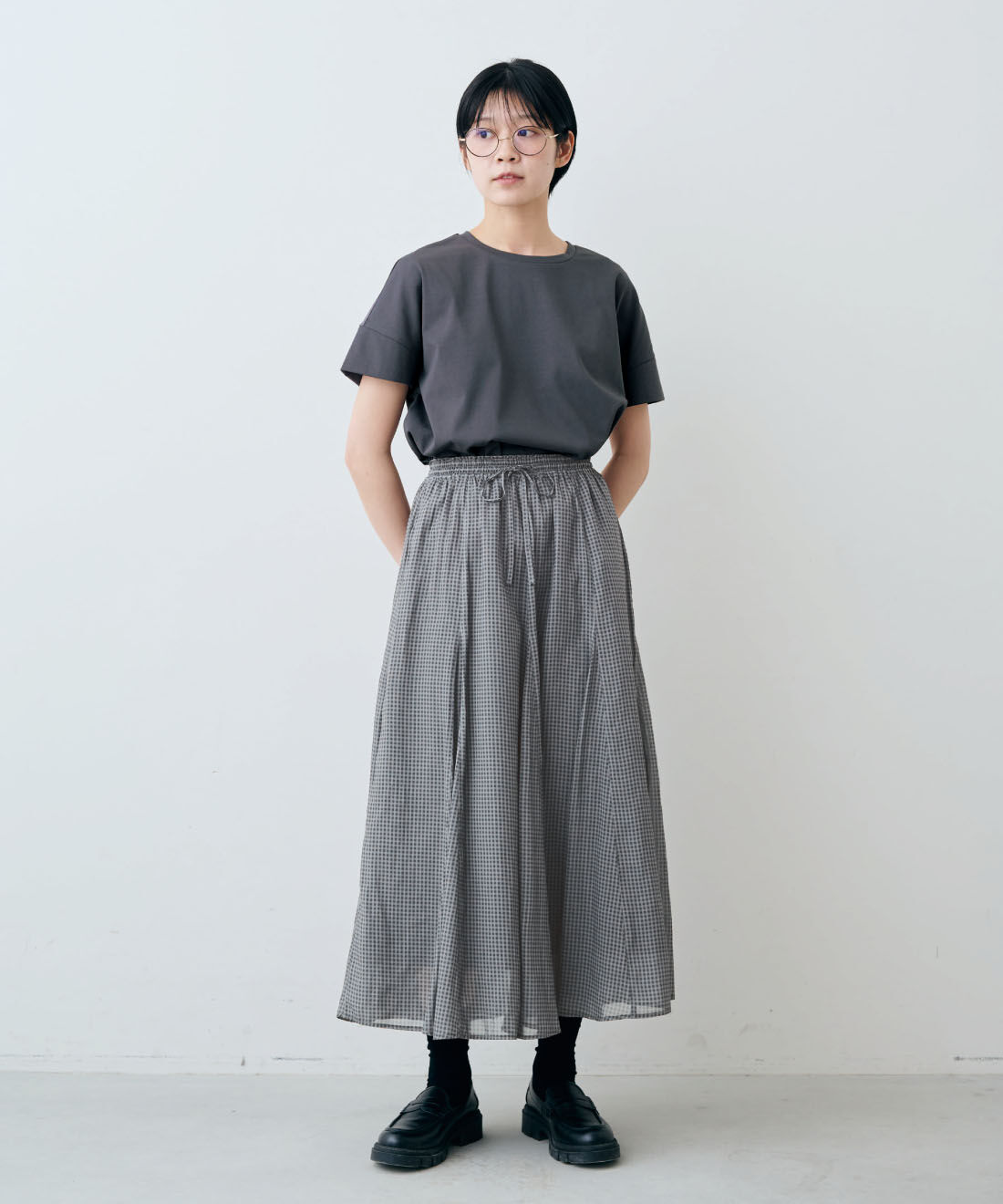 THREE FIFTY STANDARD|THREE FIFTY STANDARD　モノトーンチェックのフレアースカート〈ブラック×グレー〉|モデル身長：163cm　着用サイズ：M
