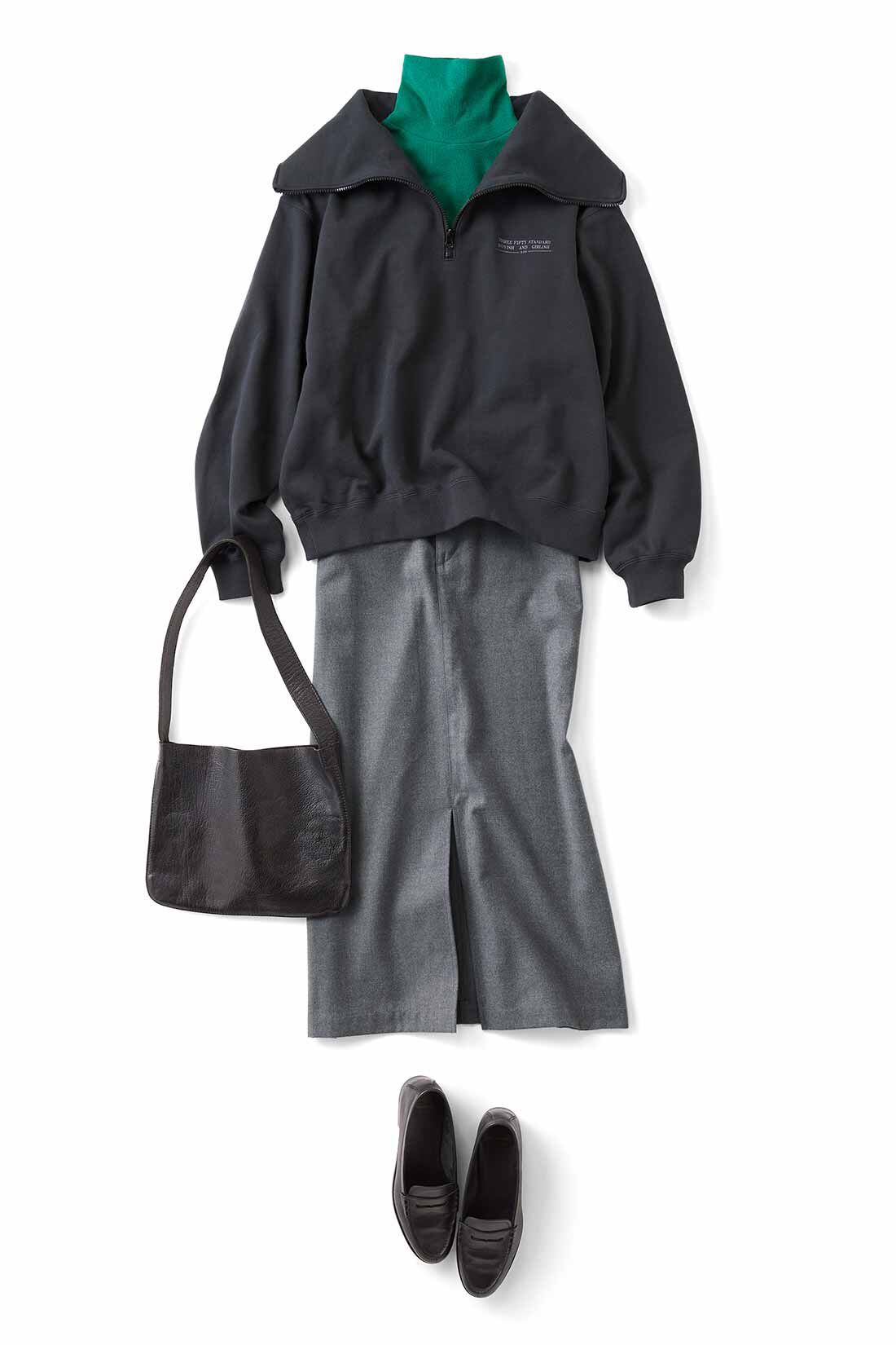 THREE FIFTY STANDARD|THREE FIFTY STANDARD　フロントスリットのタイトスカート〈杢（もく）グレー〉|グレーのロングスカートに合わせて、スウェットトップスや小物をシックなブラックでまとめた、モノトーンカジュアル。きれいなグリーンをインナートップスで投入すれば、ラフな中にも知的ムードが漂います。