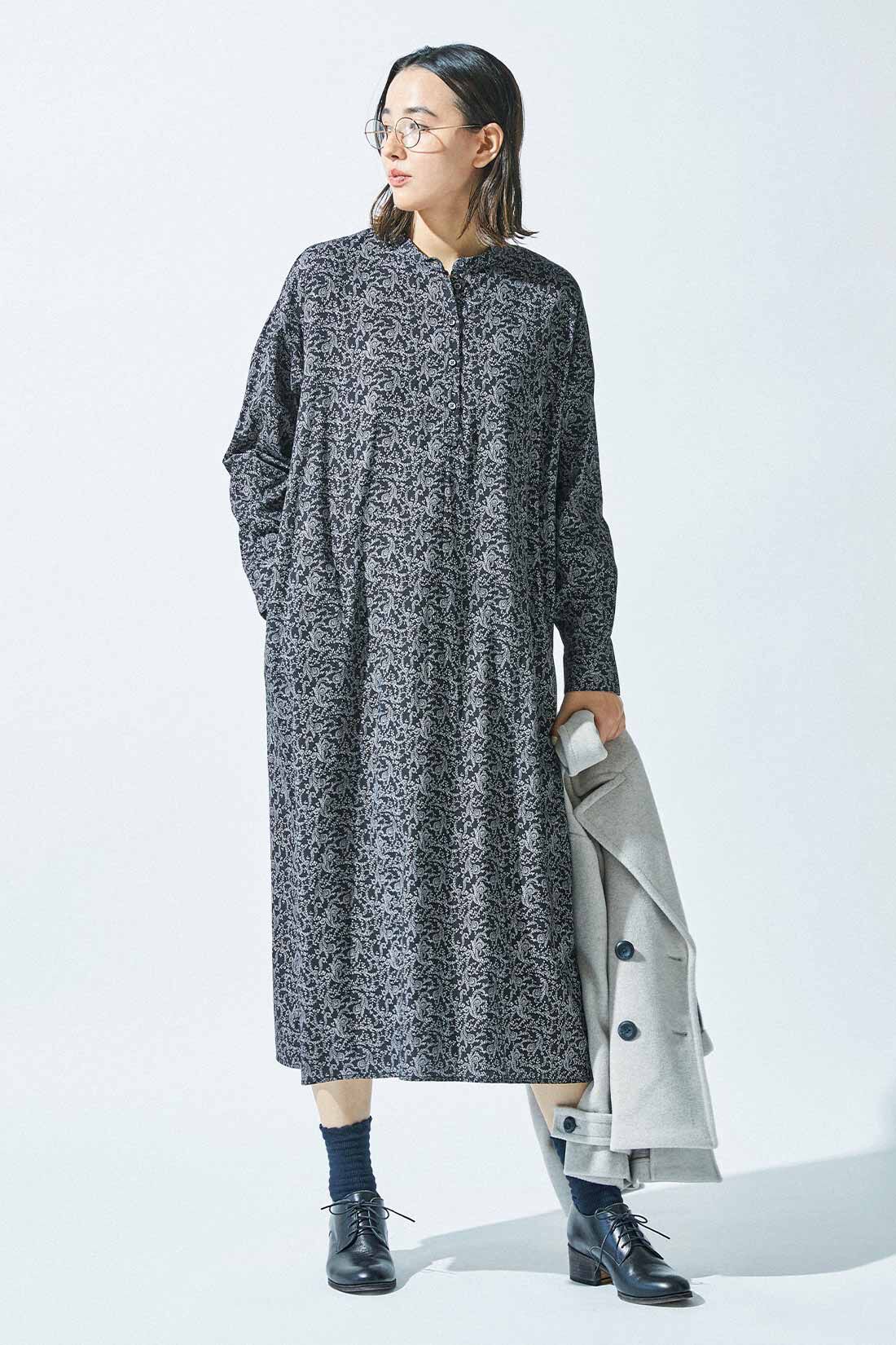 THREE FIFTY STANDARD|THREE FIFTY STANDARD モノトーンのフラワープリントワンピース〈ブラック〉