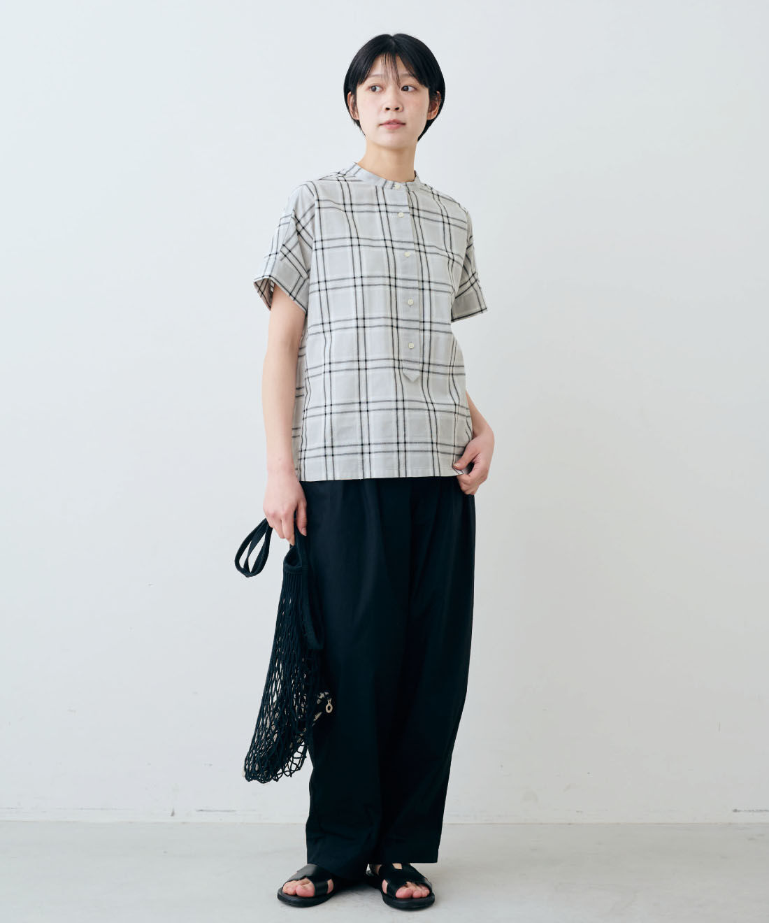 THREE FIFTY STANDARD|モノトーンチェック プルオーバーシャツのコーディネート