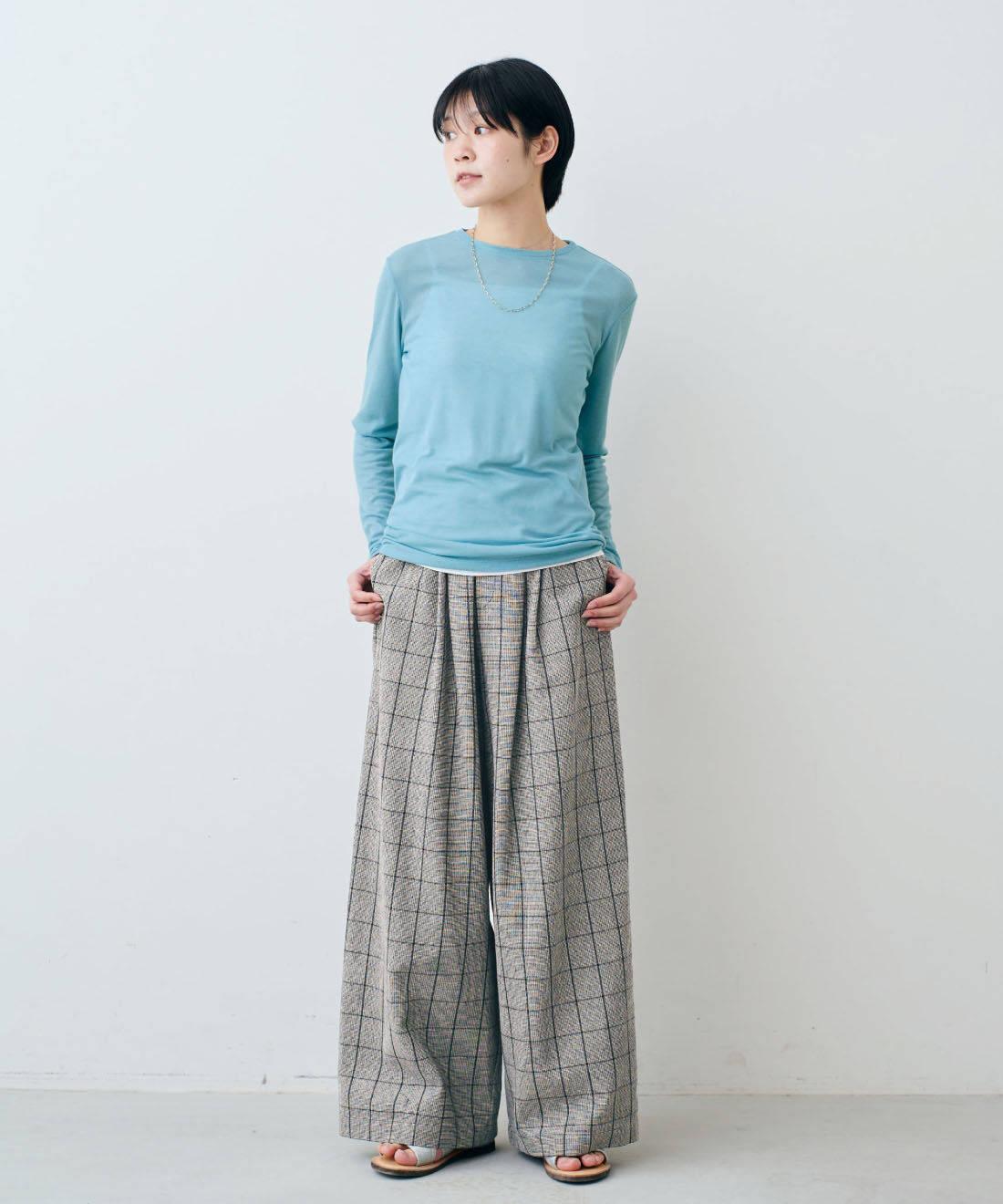 THREE FIFTY STANDARD［スリーフィフティースタンダード］|THREE FIFTY STANDARD　シックなモノトーンチェックのワイドパンツ|モデル身長：163cm　着用サイズ：M