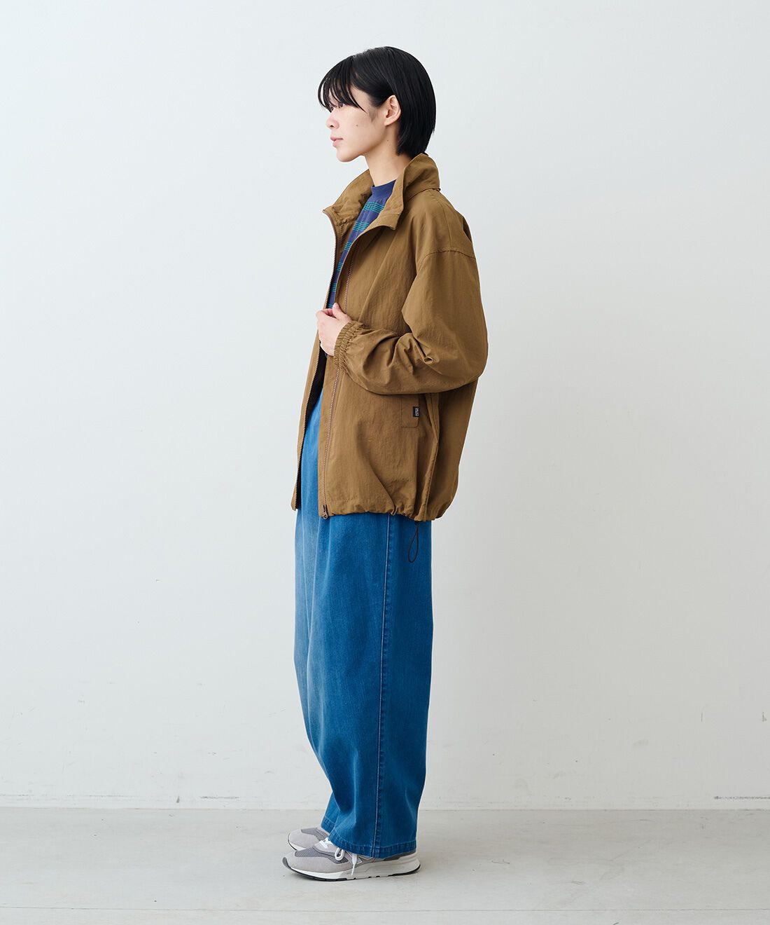 THREE FIFTY STANDARD［スリーフィフティースタンダード］|レトロなボーダーＴシャツ　ＴＦＳとラップデニムワイドパンツＴＦＳのコーディネート|モデル身長：163cm 着用サイズ：M