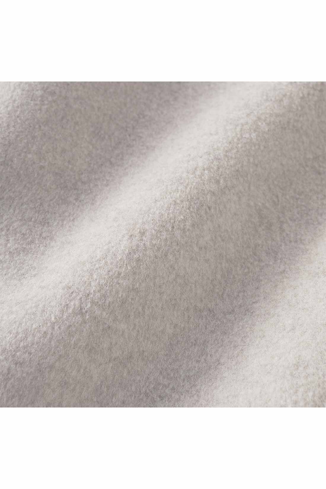 THREE FIFTY STANDARD|THREE FIFTY STANDARD ショート丈のPコート〈ライト杢（もく）グレー〉|ぬくもりのあるウール調の素材感を、軽くてお手入れのしやすいポリエステル混素材で。