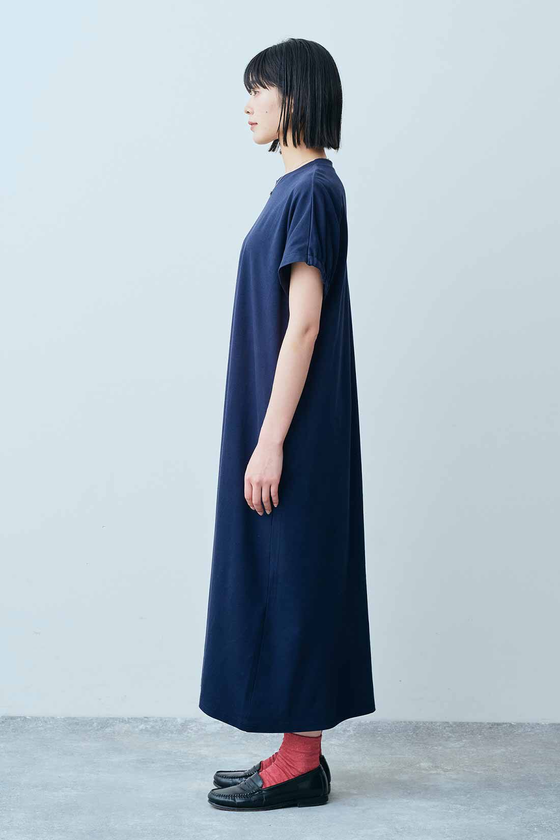 THREE FIFTY STANDARD|接触冷感素材 カットソーワンピース〈ネイビー〉のコーディネート|モデル身長：163cm 着用サイズ：M