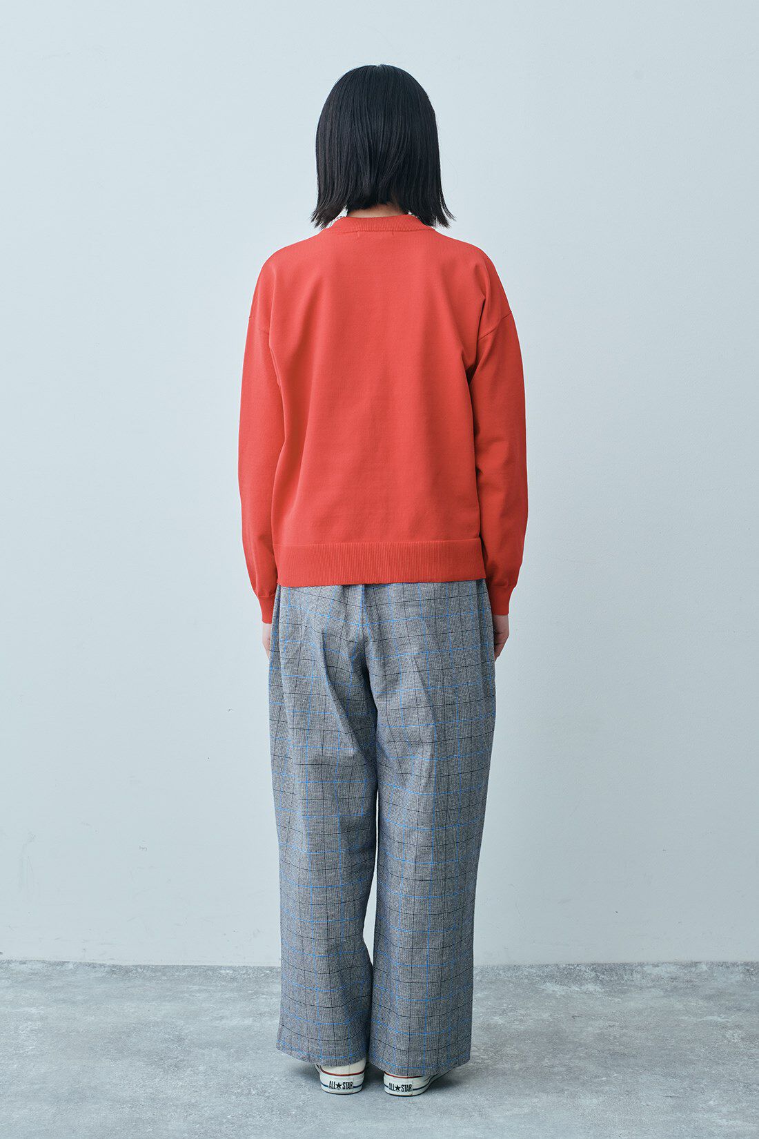 THREE FIFTY STANDARD|リサイクルポリエステルカーディガンＲＤ　ＴＦＳとブルーラインチェックパンツ　ＴＦＳのコーディネート|モデル身長：163cm 着用サイズ：M