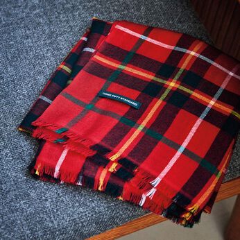 THREE FIFTY STANDARD | ウール素材 トラッドなチェックスカーフ〈レッド〉