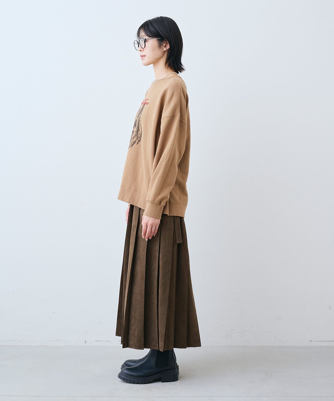 THREE FIFTY STANDARD|スウェード調プリーツ スカート〈ブラウン〉のコーディネート