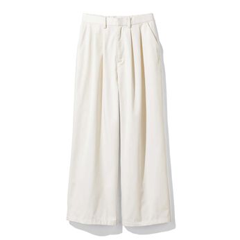 カジュアルすぎないチノパンツ〈アイボリー〉
