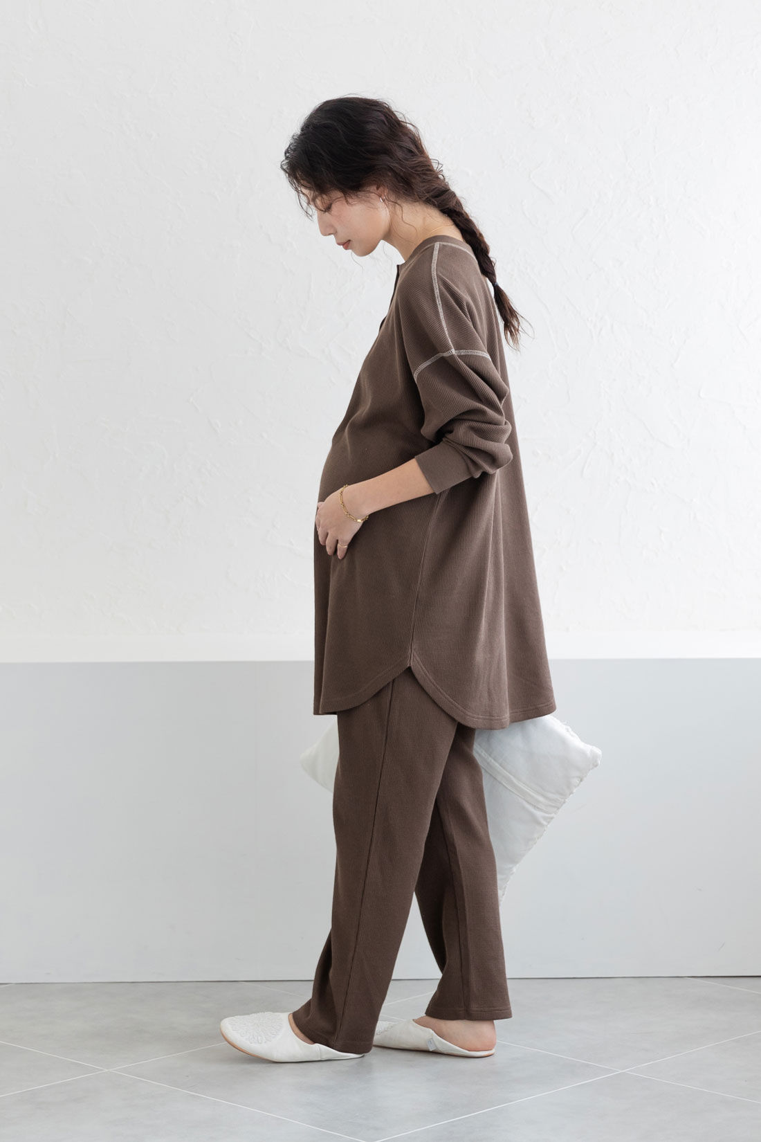 フェリシモMama|Moredde　ワッフル素材のルームウェアセット〈ブラウン〉|マタニティのおなかをすっぽりカバ―してくれるゆったりシルエット