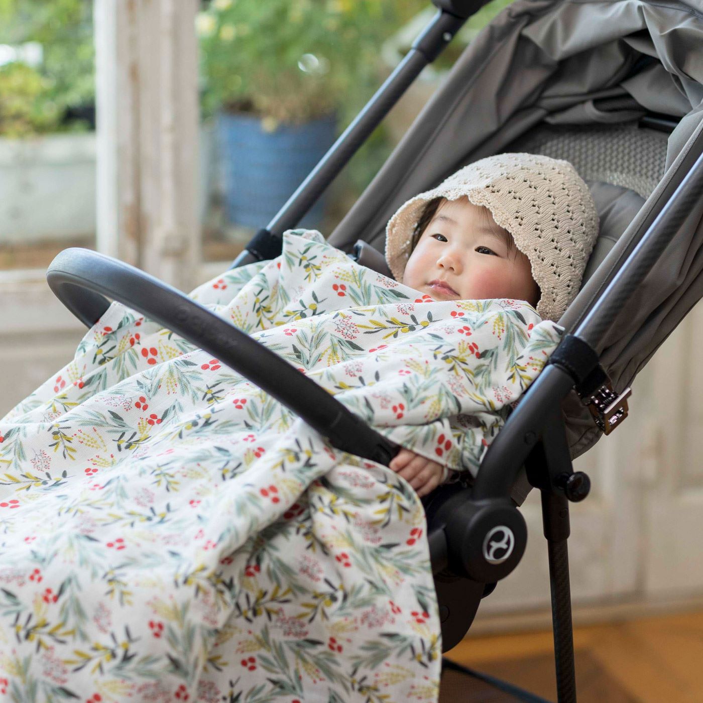FELISSIMO Mama|タムロアヤノ×フェリシモＭａｍａ【Moredde】　モスリンコットンが心地いいおくるみ〈夜のバンクシア〉