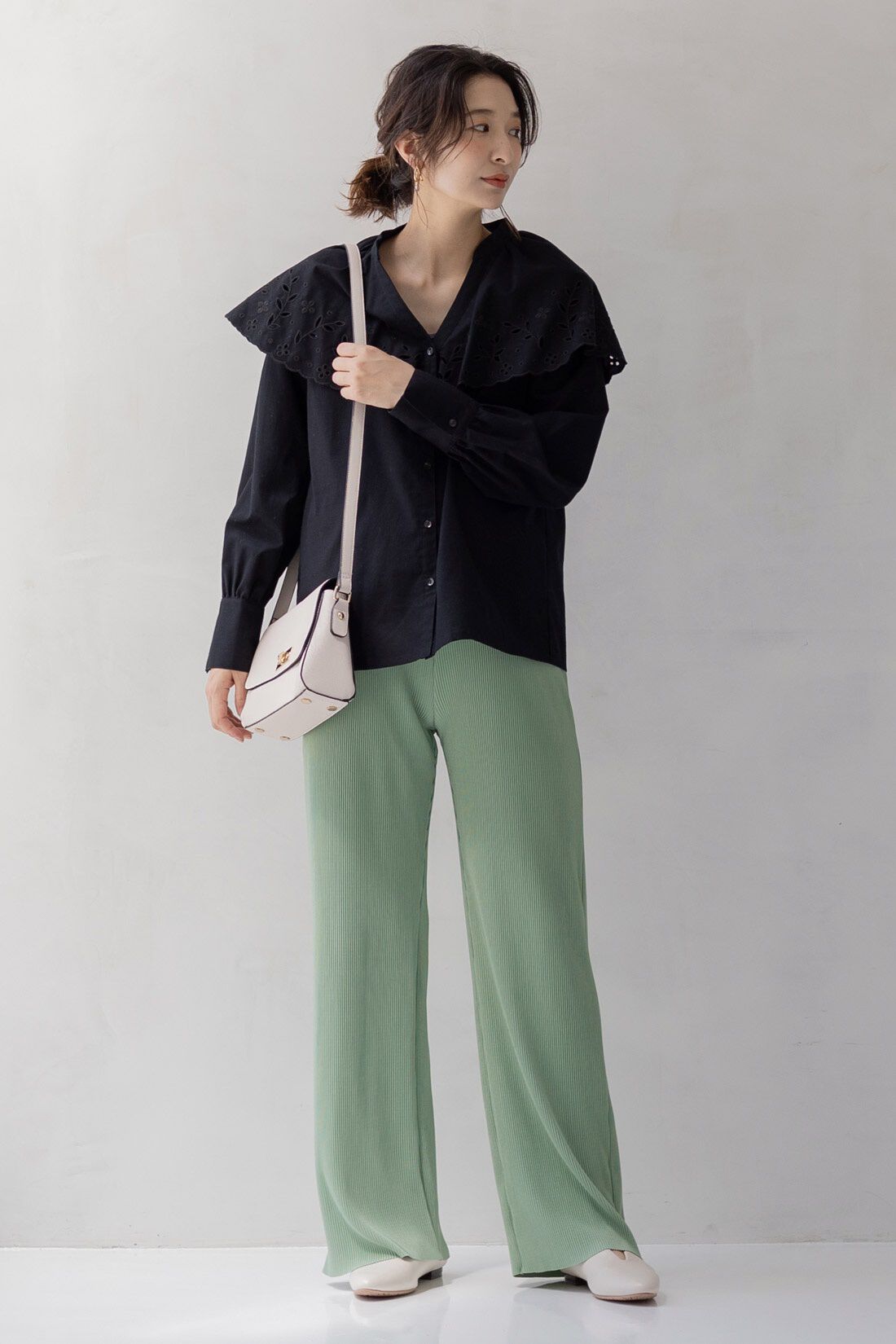 FELISSIMO Mama|Moredde　マタニティから産後も使える　ウエストクロス仕様のプリーツパンツ〈ピスタチオグリーン〉|model:H167 　Mサイズ　股下72.5㎝を着用