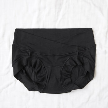 フェリシモMama | マタニティ 産後  超立体設計 マタニティ浅ばきショーツ 〈ブラック〉