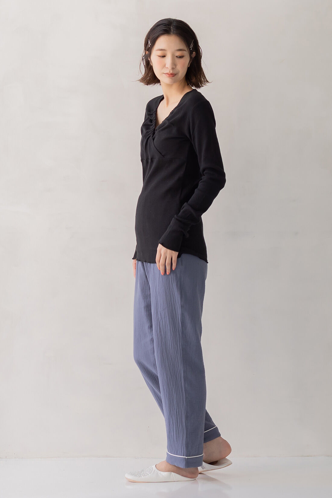 フェリシモMama|Moredde　綿１００％のエニワイズ加工が肌にやさしい　カシュクール授乳インナートップス〈ブラック〉|マタニティ期の大きなおなかも覆ってくれます。