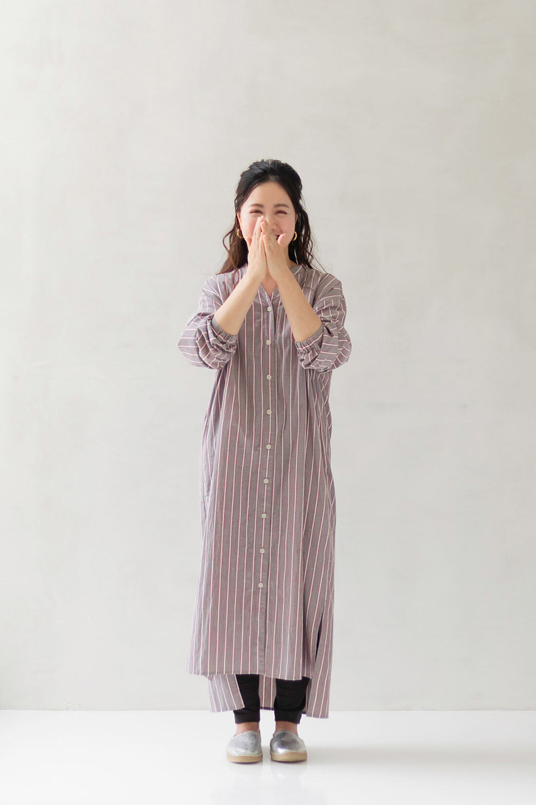 フェリシモMama|【たまごクラブ掲載】フェリシモＭａｍａ　マタニティから産後も使える　ママによりそうストライプワンピースパジャマ〈グリーン〉|model:H149cm　着用サイズ：Mサイズ ※お届けするカラーとは異なります。