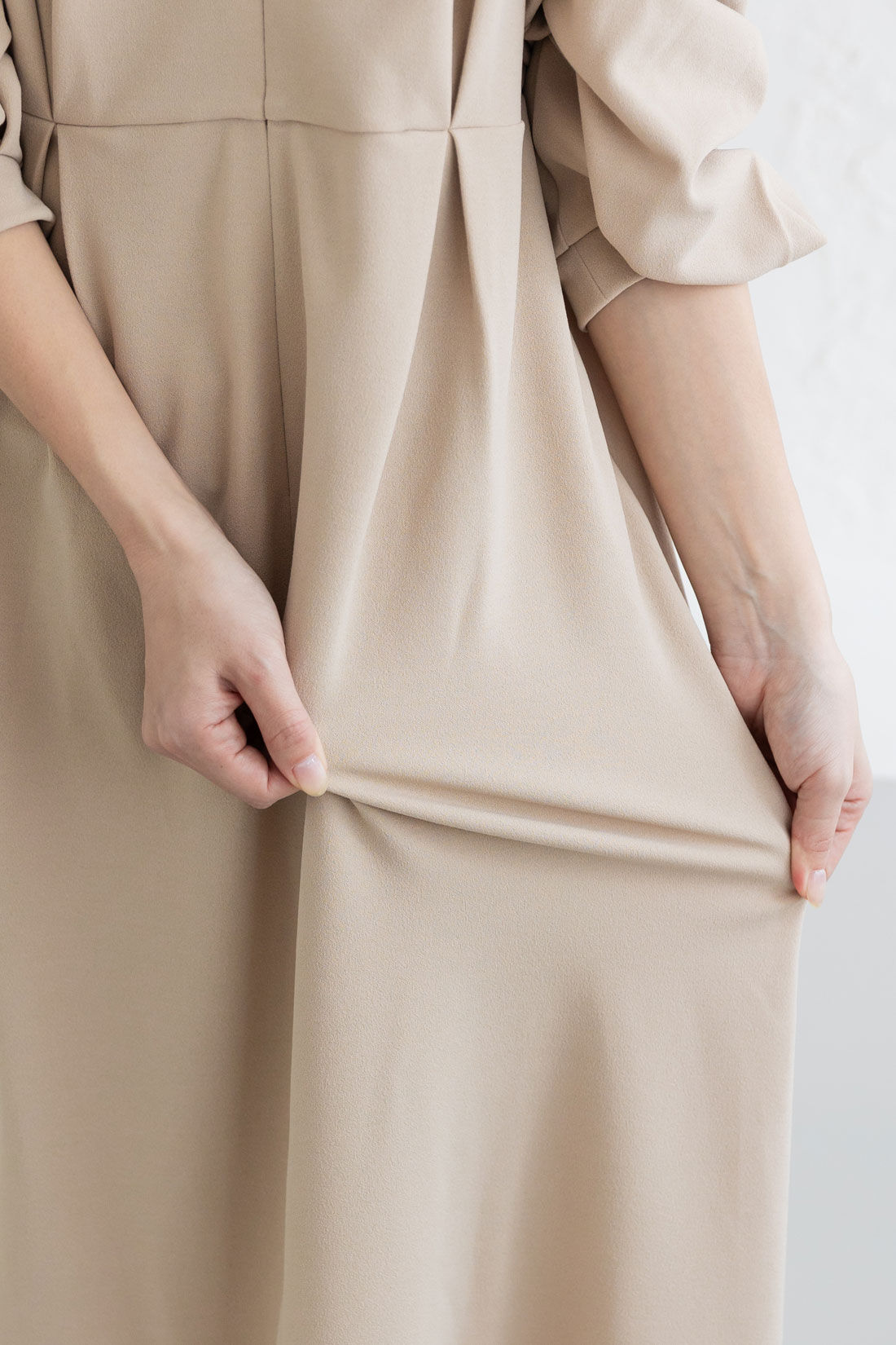 FELISSIMO Mama|Moredde　マタニティ・産後使える　授乳が簡単　上品キーネックのワンピース〈ブラック〉|カットソージョーゼットで伸びやか、しわになりにくい　※写真は別色です。