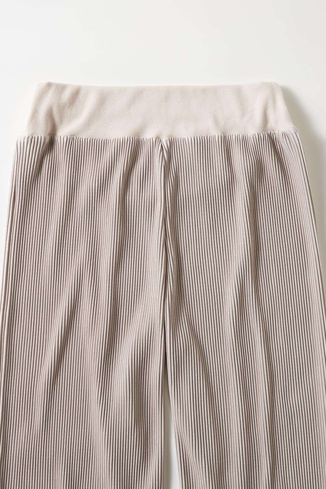 FELISSIMO Mama|Moredde　マタニティから産後も使える　ウエストクロス仕様のプリーツパンツ〈アッシュベージュ〉|後ろは太めゴムで安定感あり