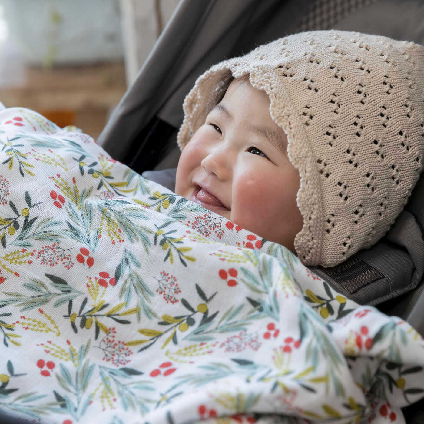 フェリシモMama|タムロアヤノ×フェリシモＭａｍａ【Moredde】　モスリンコットンが心地いいおくるみ〈セージと赤いオリーブ〉|215217-productcuts-08-99999999-S.jpg