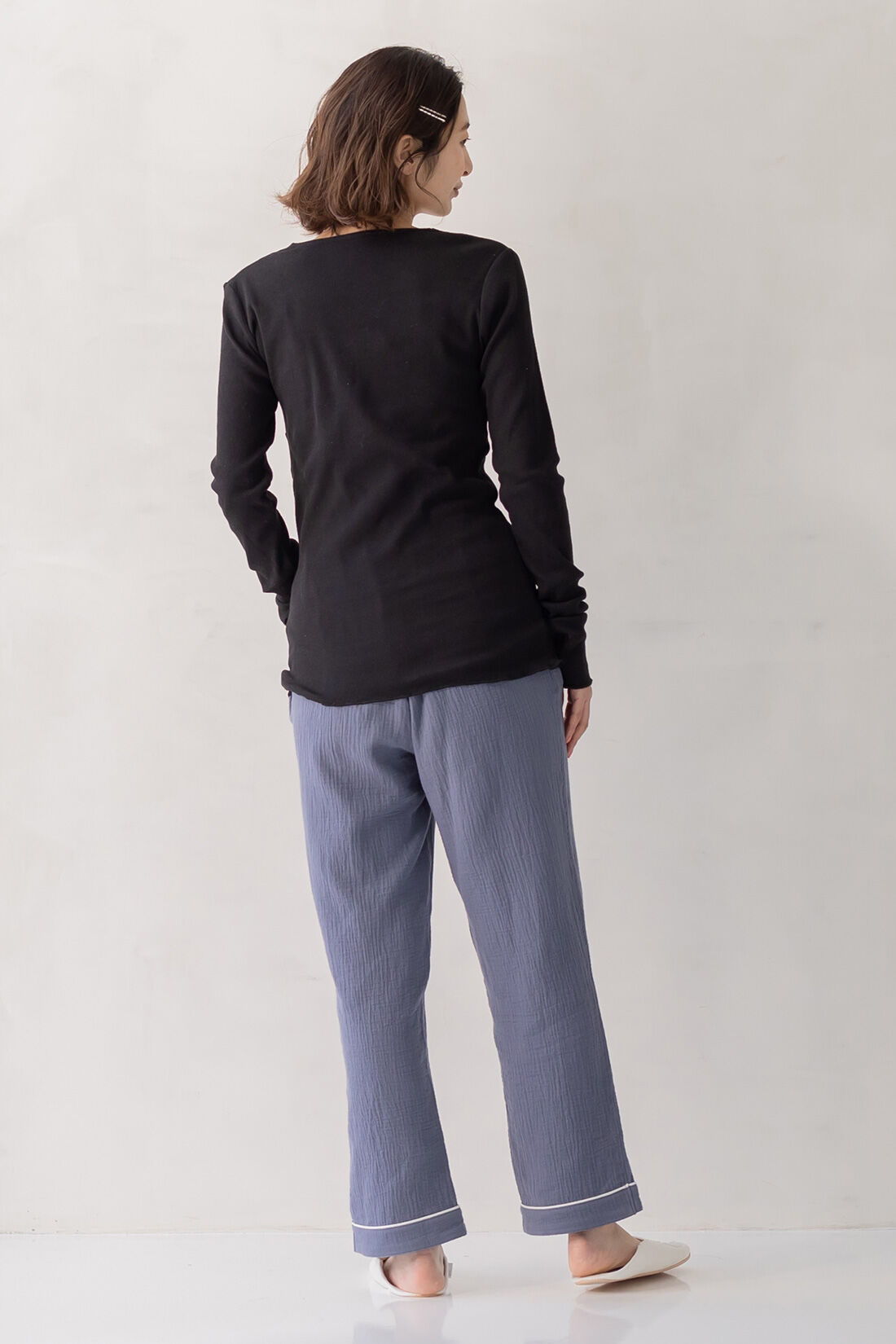 フェリシモMama|Moredde　綿１００％のエニワイズ加工が肌にやさしい　カシュクール授乳インナートップス〈ブラック〉|腰まわりを覆ってくれる安心の丈感。