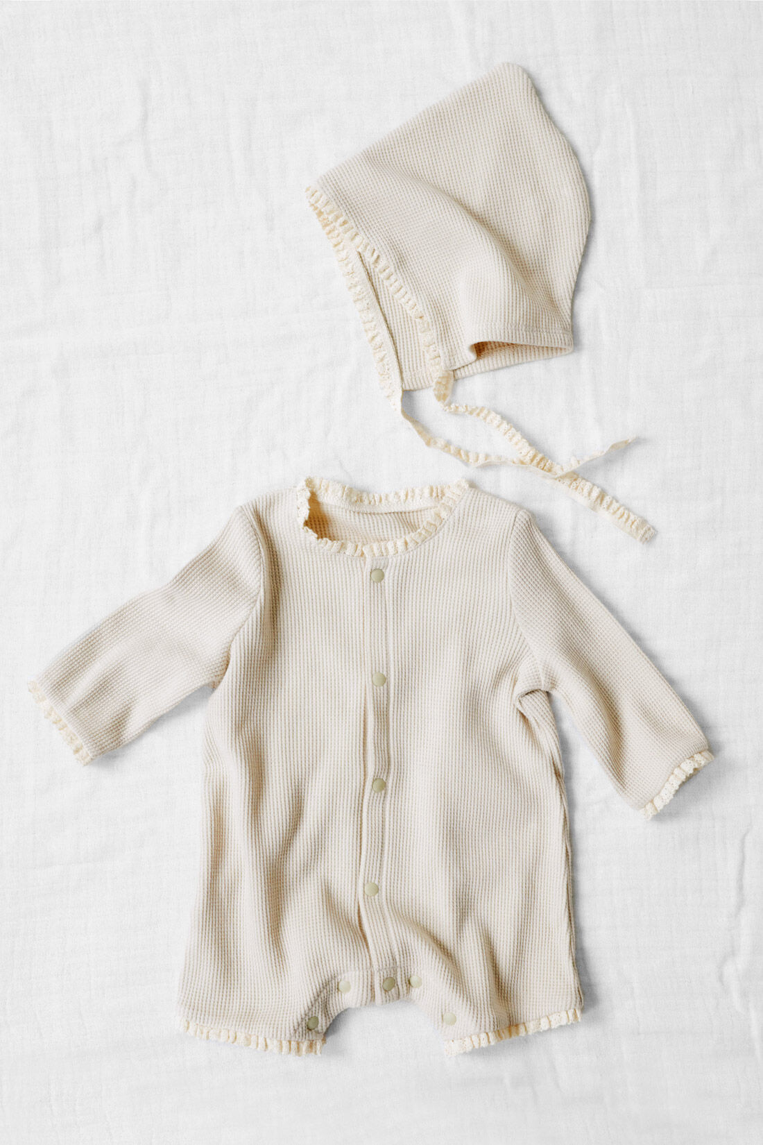 フェリシモMama|【はじめての退院着セット】Moredde　ママとベビーおそろいで退院　ワンピース＆ロンパースのセレモニーセット〈ベージュ〉