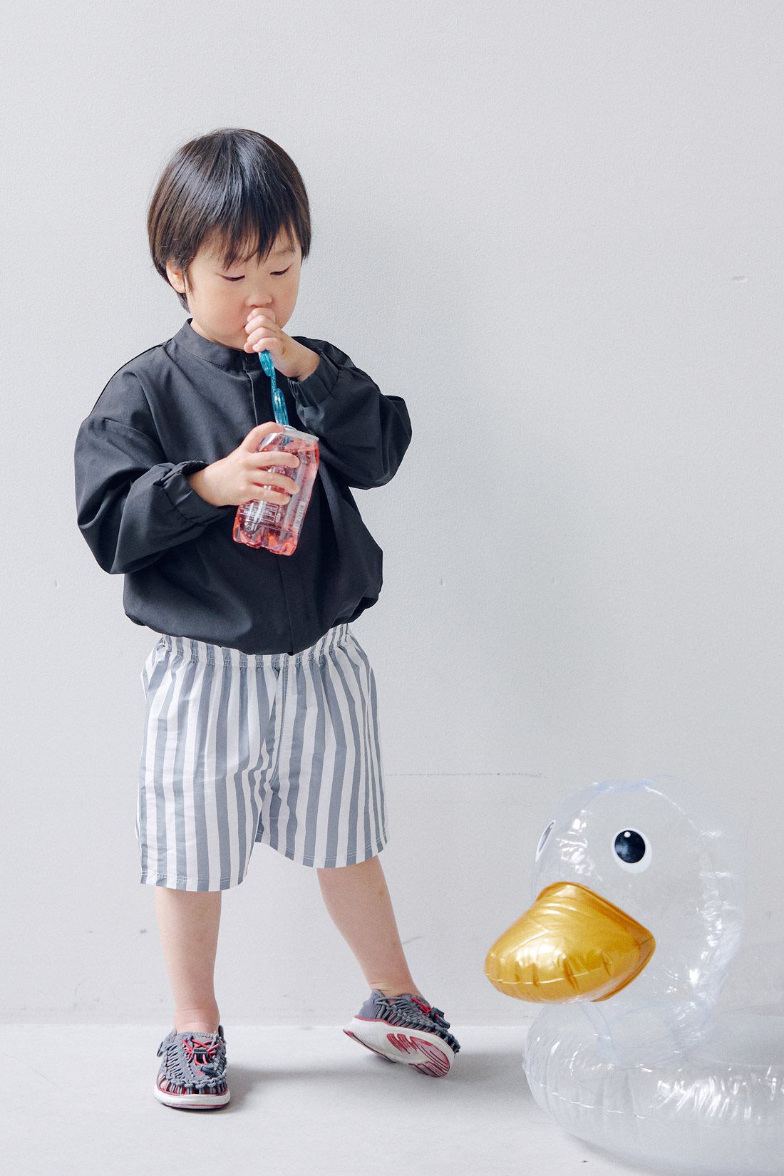 FELISSIMO Mama|Moredde　オーバーサイズのシャツみたいなUVカットキッズラッシュガード〈ブラック〉|水に入るときはパンツにインしてもOK