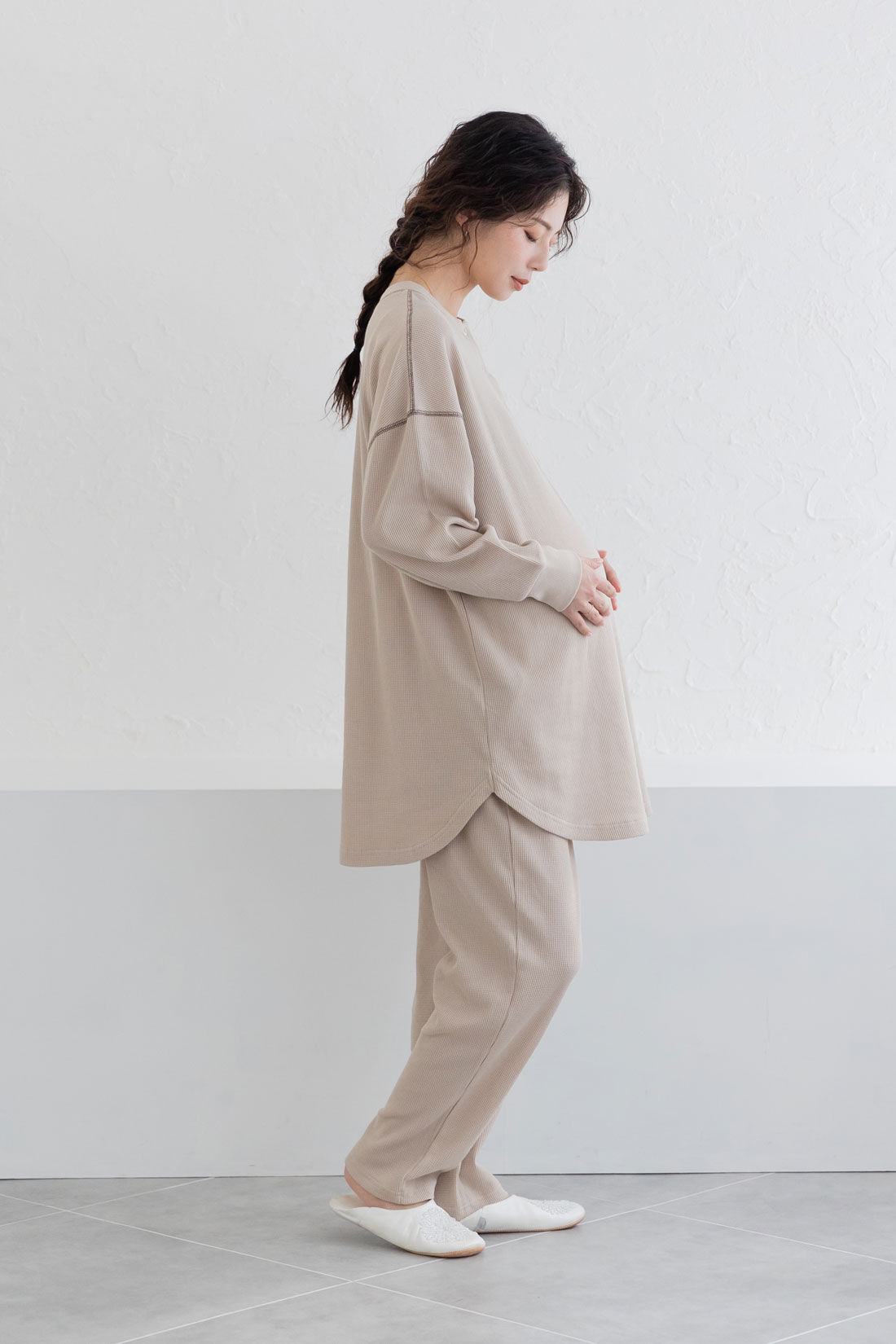 フェリシモMama|Moredde　ワッフル素材のルームウェアセット〈ベージュ〉|マタニティのおなかをすっぽりカバ―してくれるゆったりシルエット