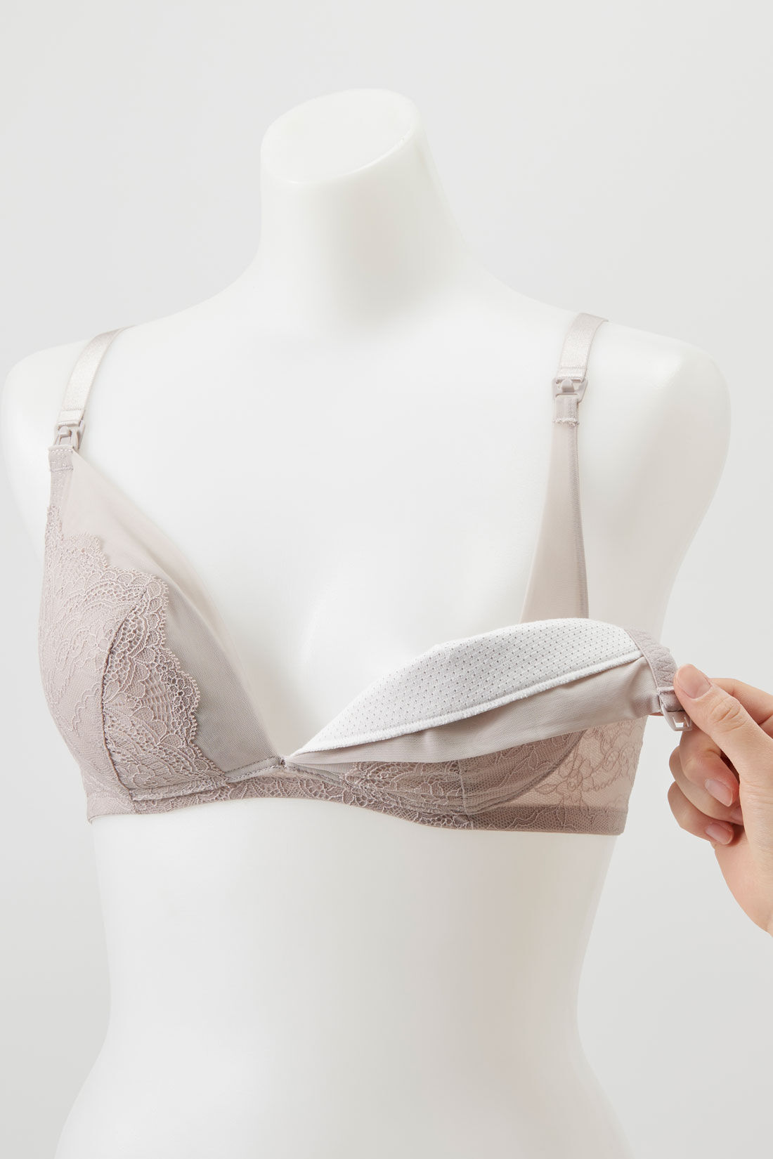 FELISSIMO Mama|［Mama select］産前・産後使える　ストラップオープン授乳レースブラジャー〈オフベージュ〉|さっと授乳できるストラップオープンタイプ。　