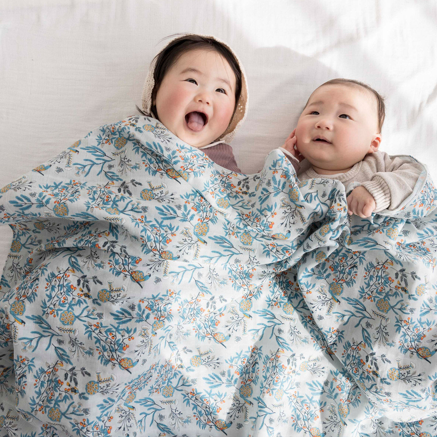 フェリシモMama|タムロアヤノ×フェリシモＭａｍａ【Moredde】　モスリンコットンが心地いいおくるみ〈セージと赤いオリーブ〉|215217-productcuts-06-99999999-S.jpg