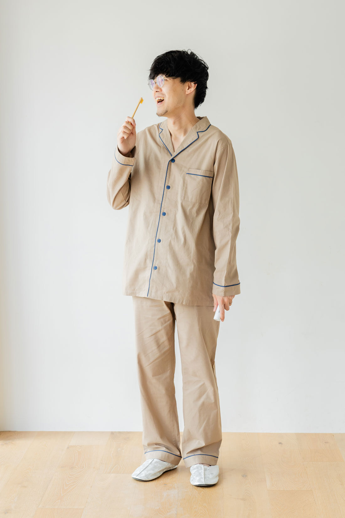 FELISSIMO Mama|Moredde　肌側の微起毛が心地いい　コットン１００％の前あきメンズパジャマ〈ダークベージュ〉|model:H177　着用サイズ：Mサイズ（トップス　総丈＋3㎝・パンツ　また下丈+5㎝）