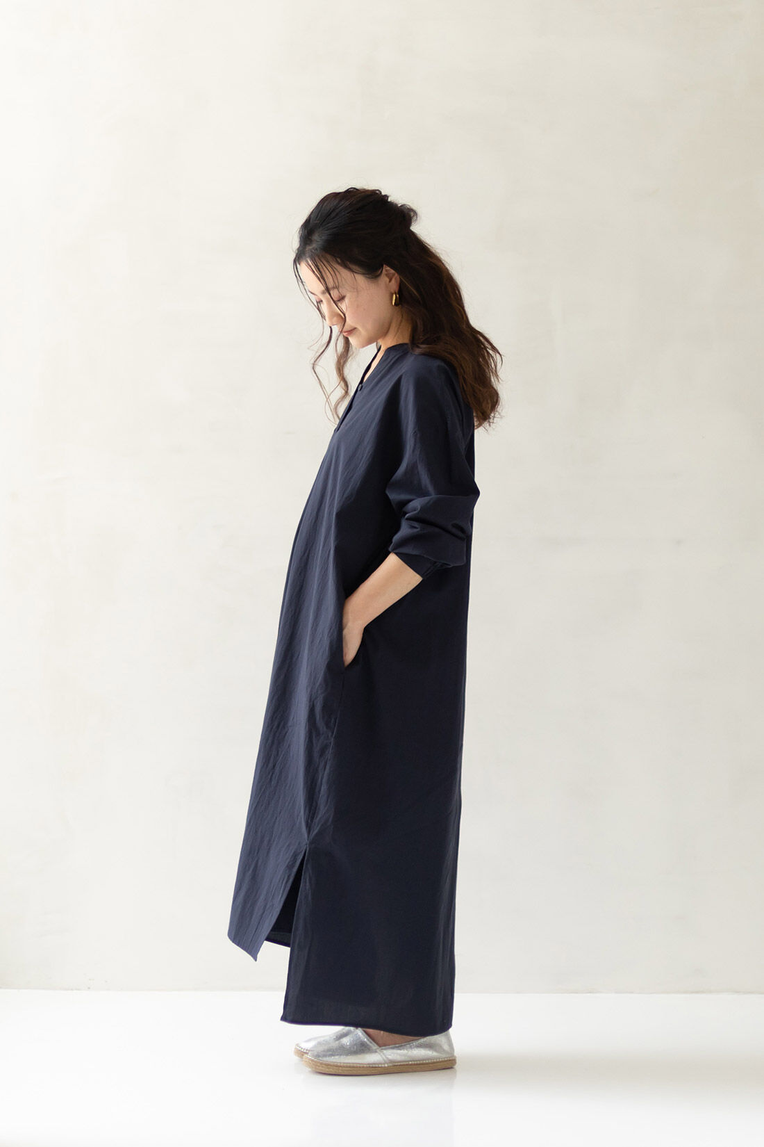フェリシモMama|Moredde　マタニティから産後も使える　ママによりそう無地ワンピースパジャマ〈ネイビー〉|model:H149cm　着用サイズ：Mサイズ