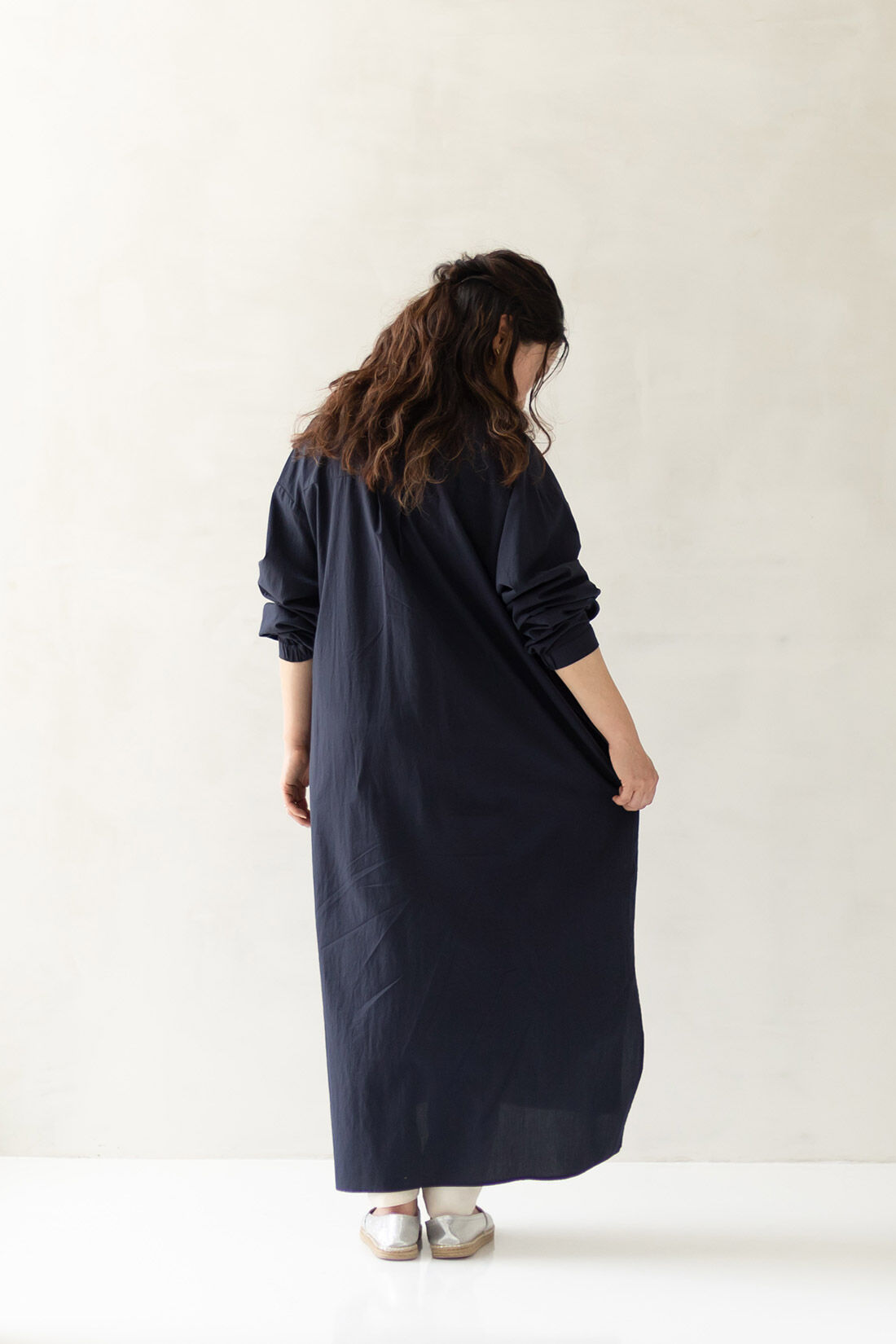 フェリシモMama|Moredde　マタニティから産後も使える　ママによりそう無地ワンピースパジャマ〈ネイビー〉|model:H149cm　着用サイズ：Mサイズ