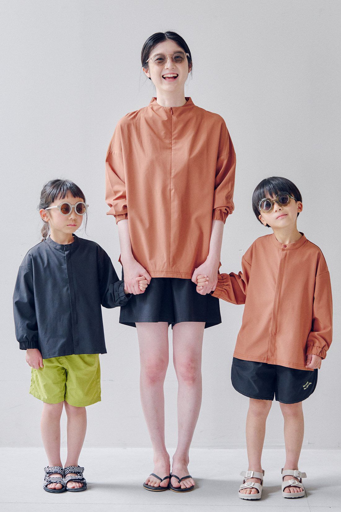 FELISSIMO Mama|Moredde　オーバーサイズのシャツみたいなUVカットキッズラッシュガード〈ブラック〉|親子でリンクコーデを楽しめます